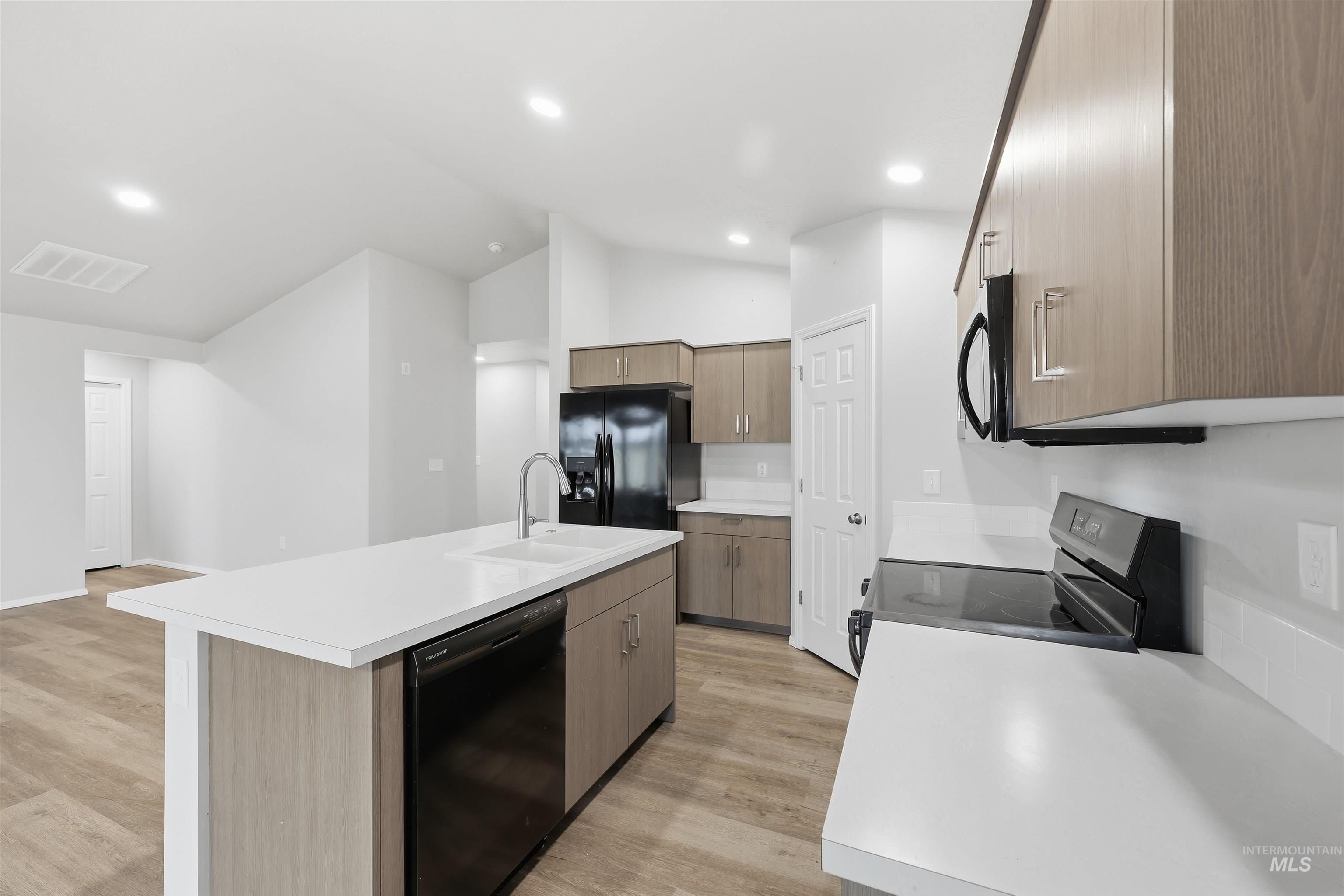 18376 N Strawflower Ave., Nampa, Idaho 83687, 3 Bedrooms, 2 Bathrooms, Residential For Sale, Price $409,000,MLS 98970846