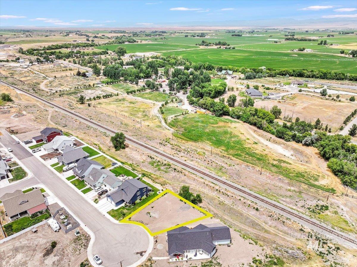Aerial view of residential area featuring property parcel outlined