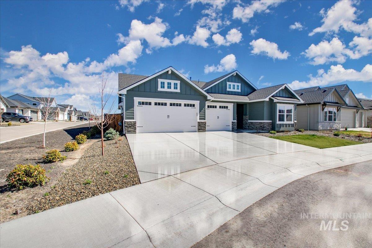 76 S Ziklag Ave, Kuna, Idaho 83634, 4 Bedrooms, 2 Bathrooms, Residential For Sale, Price $589,900,MLS 98970855