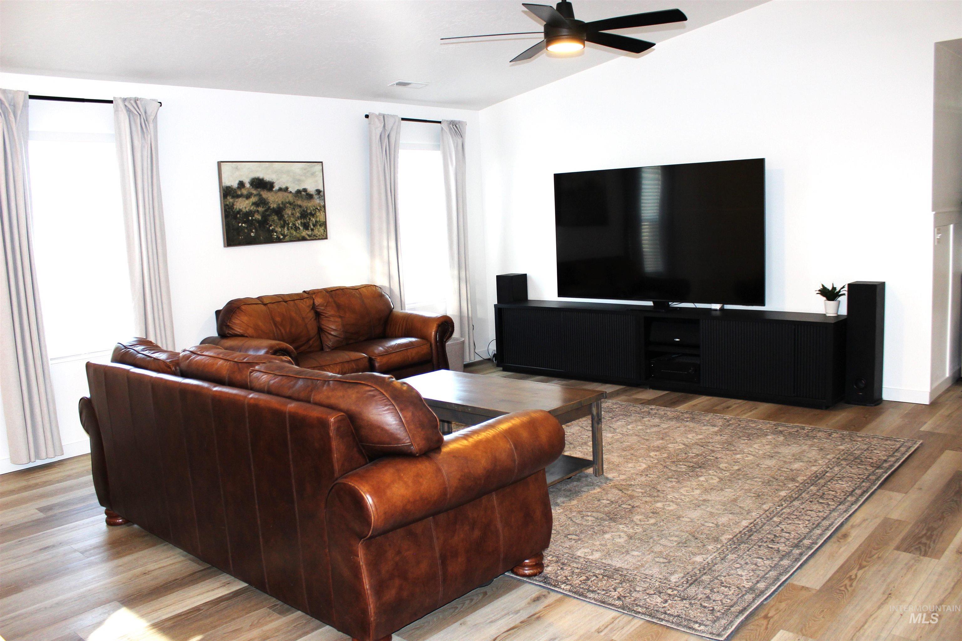 17271 N Wingtip Way, Nampa, Idaho 83687, 4 Bedrooms, 2 Bathrooms, Residential For Sale, Price $454,990,MLS 98970861