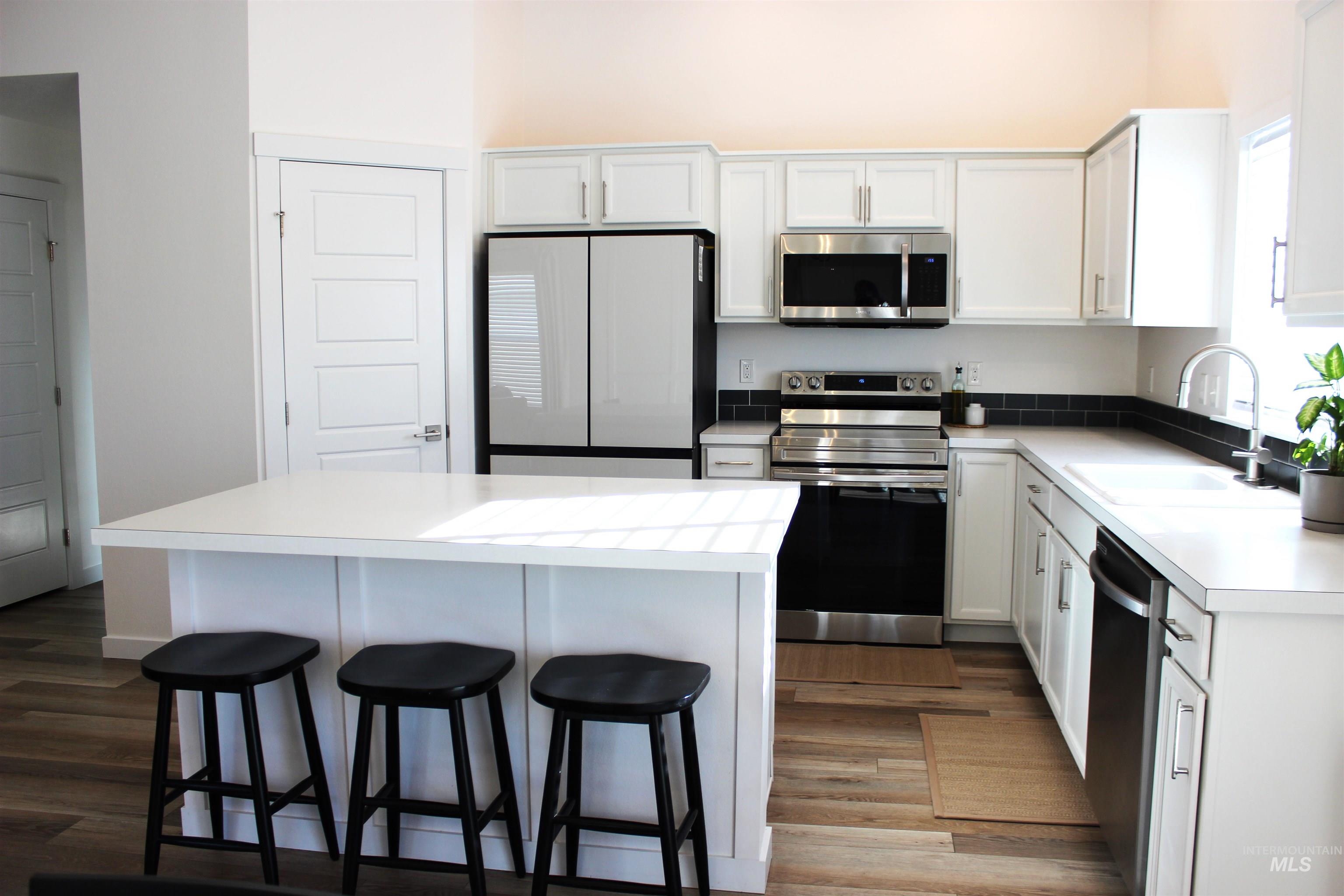 17271 N Wingtip Way, Nampa, Idaho 83687, 4 Bedrooms, 2 Bathrooms, Residential For Sale, Price $454,990,MLS 98970861