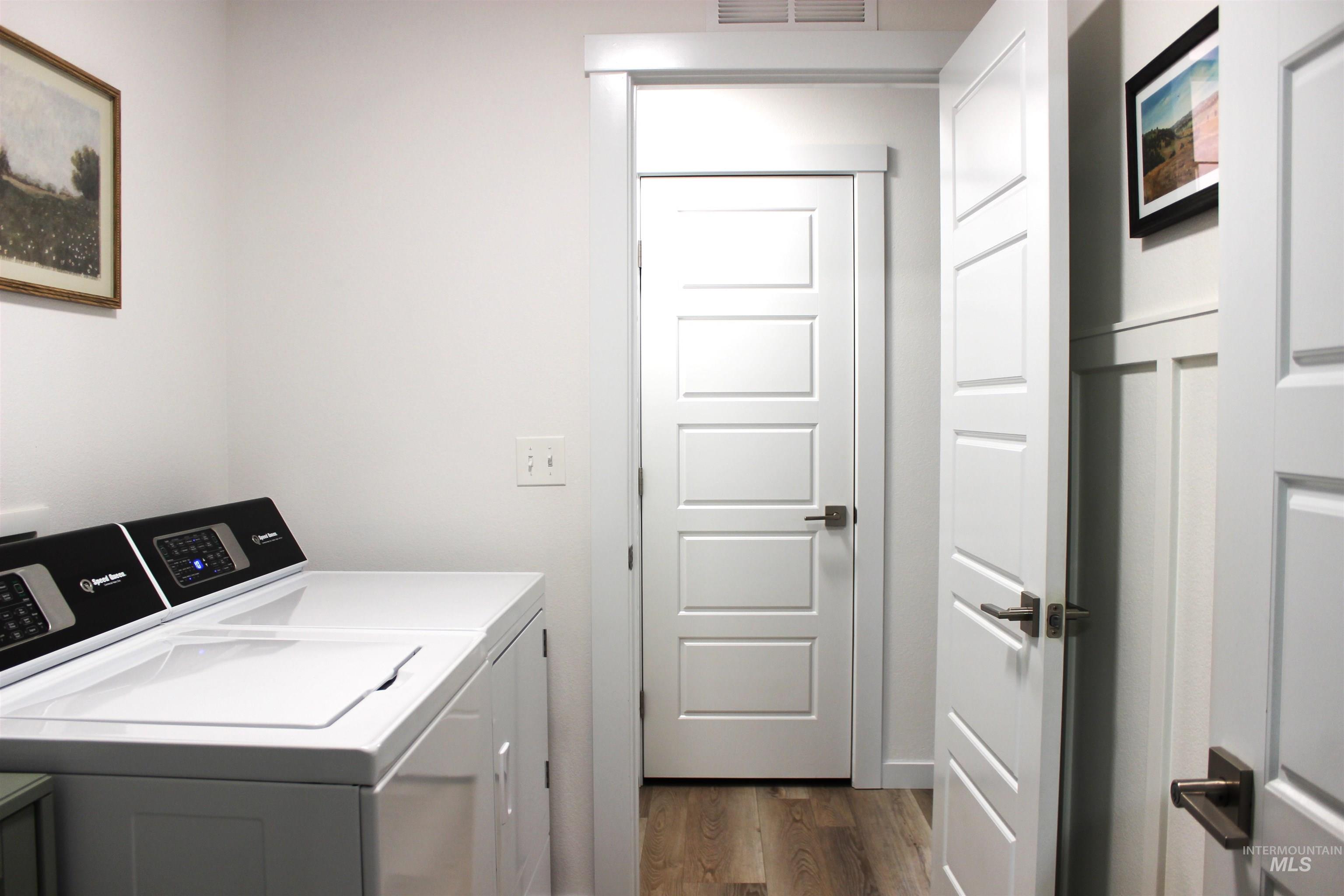 17271 N Wingtip Way, Nampa, Idaho 83687, 4 Bedrooms, 2 Bathrooms, Residential For Sale, Price $454,990,MLS 98970861