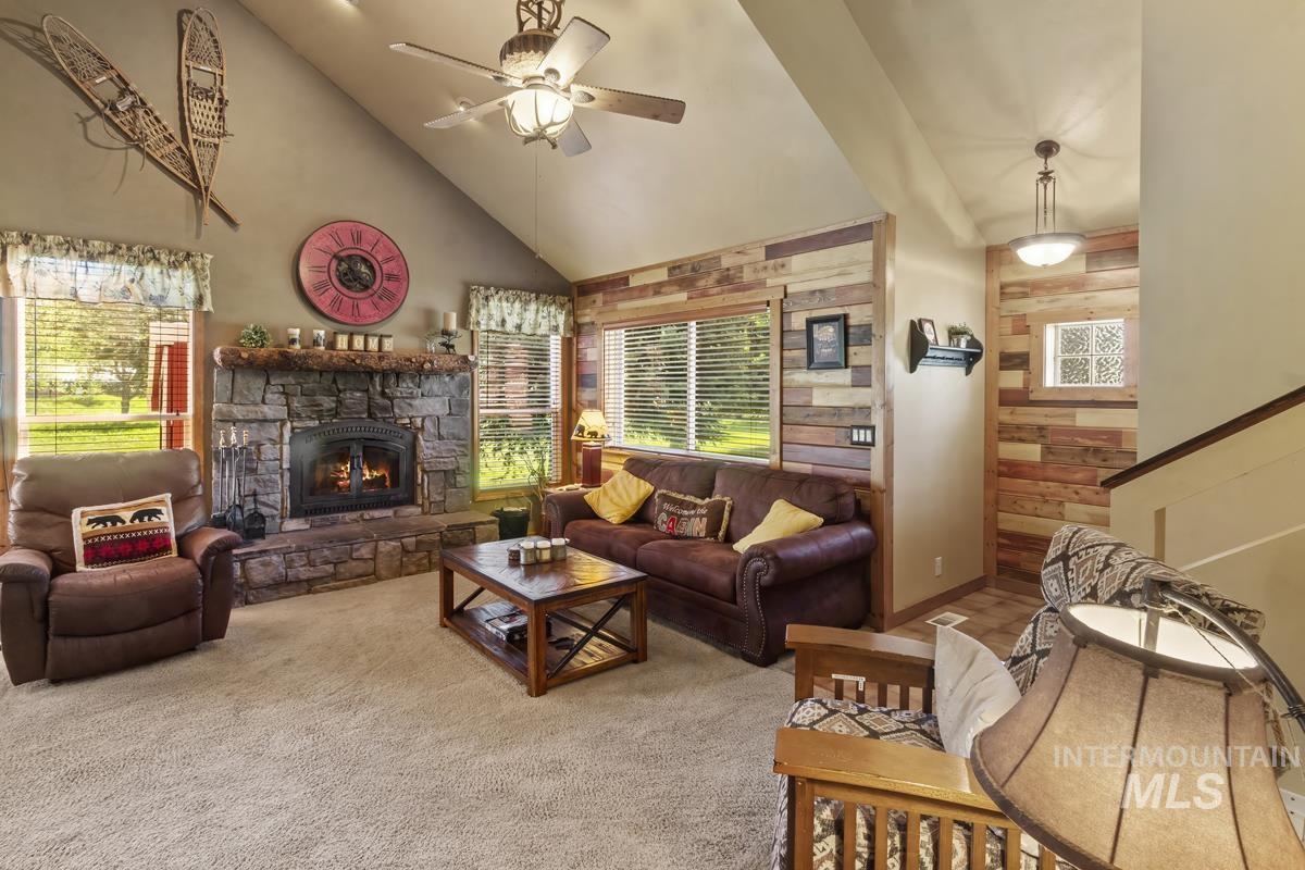 13098 Hillhouse Loop, Donnelly, Idaho 83615, 3 Bedrooms, 3 Bathrooms, Residential For Sale, Price $745,000,MLS 98970870