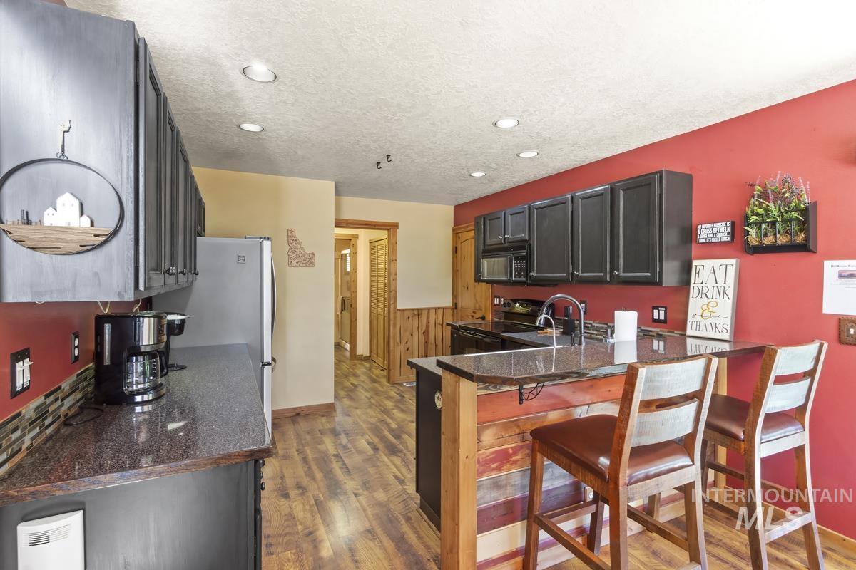 13098 Hillhouse Loop, Donnelly, Idaho 83615, 3 Bedrooms, 3 Bathrooms, Residential For Sale, Price $745,000,MLS 98970870