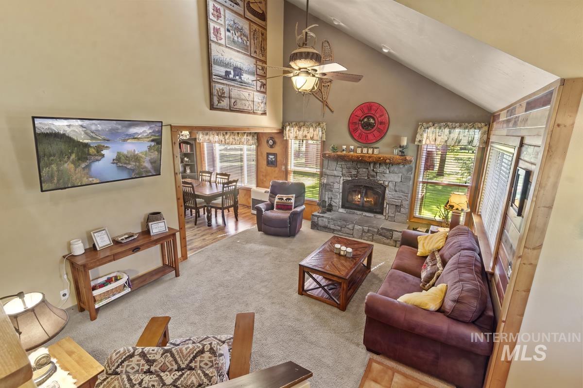 13098 Hillhouse Loop, Donnelly, Idaho 83615, 3 Bedrooms, 3 Bathrooms, Residential For Sale, Price $745,000,MLS 98970870