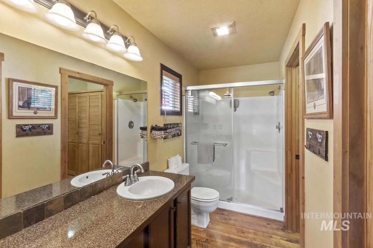 13098 Hillhouse Loop, Donnelly, Idaho 83615, 3 Bedrooms, 3 Bathrooms, Residential For Sale, Price $745,000,MLS 98970870