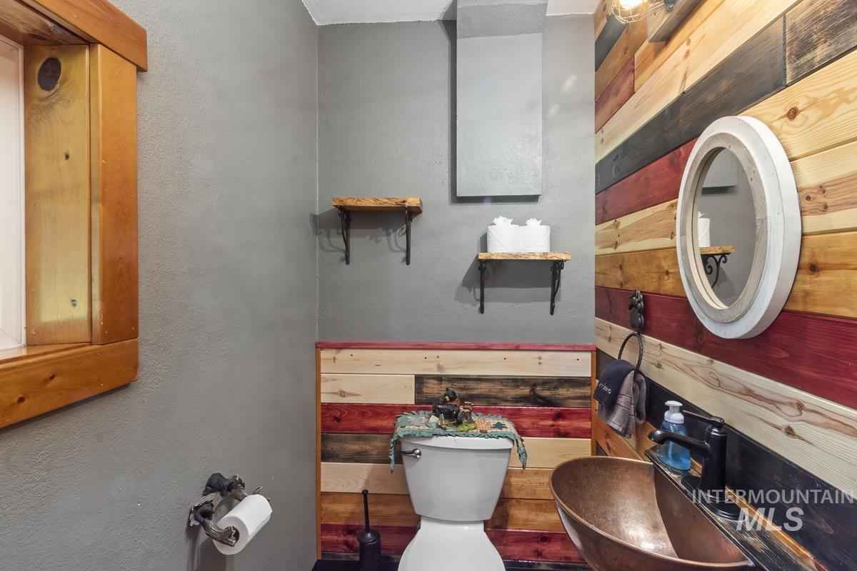 13098 Hillhouse Loop, Donnelly, Idaho 83615, 3 Bedrooms, 3 Bathrooms, Residential For Sale, Price $745,000,MLS 98970870