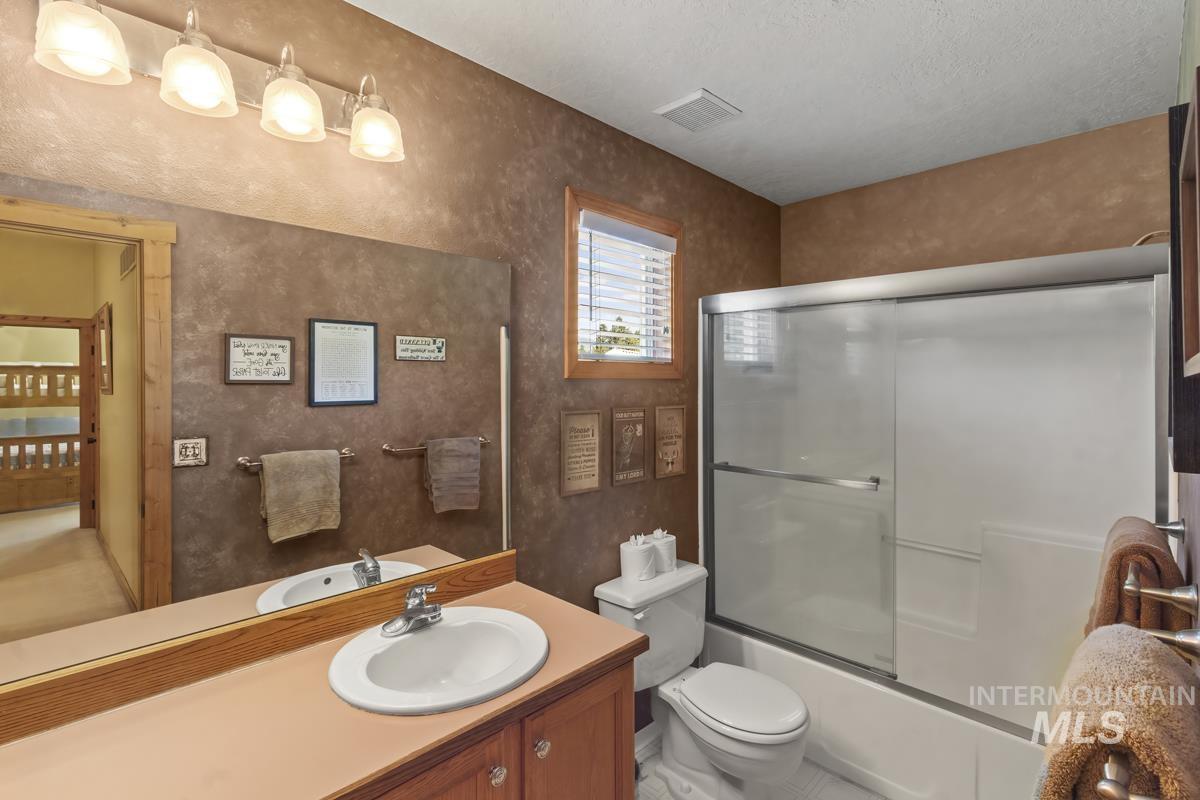 13098 Hillhouse Loop, Donnelly, Idaho 83615, 3 Bedrooms, 3 Bathrooms, Residential For Sale, Price $745,000,MLS 98970870