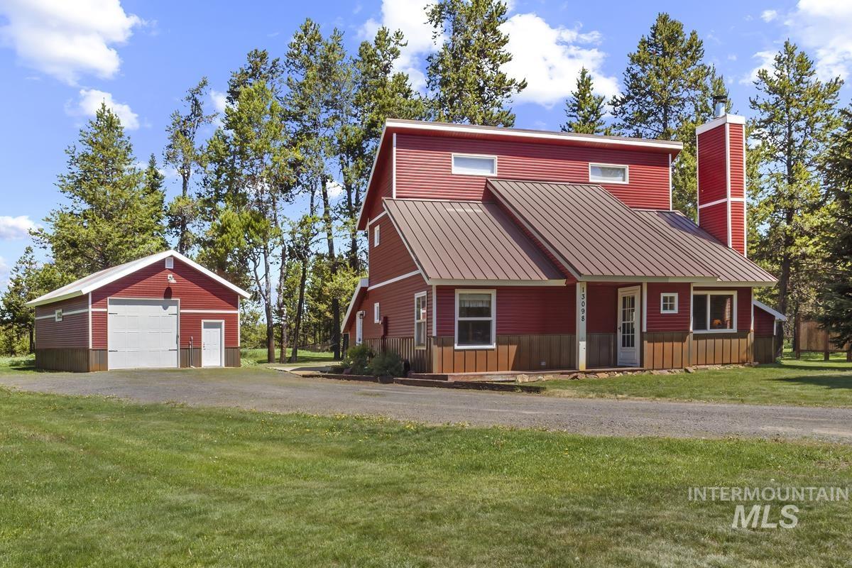 13098 Hillhouse Loop, Donnelly, Idaho 83615, 3 Bedrooms, 3 Bathrooms, Residential For Sale, Price $745,000,MLS 98970870