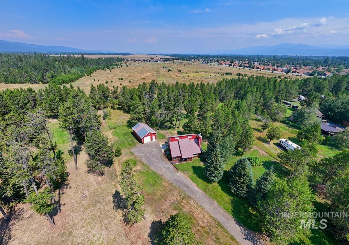 13098 Hillhouse Loop, Donnelly, Idaho 83615, 3 Bedrooms, 3 Bathrooms, Residential For Sale, Price $745,000,MLS 98970870