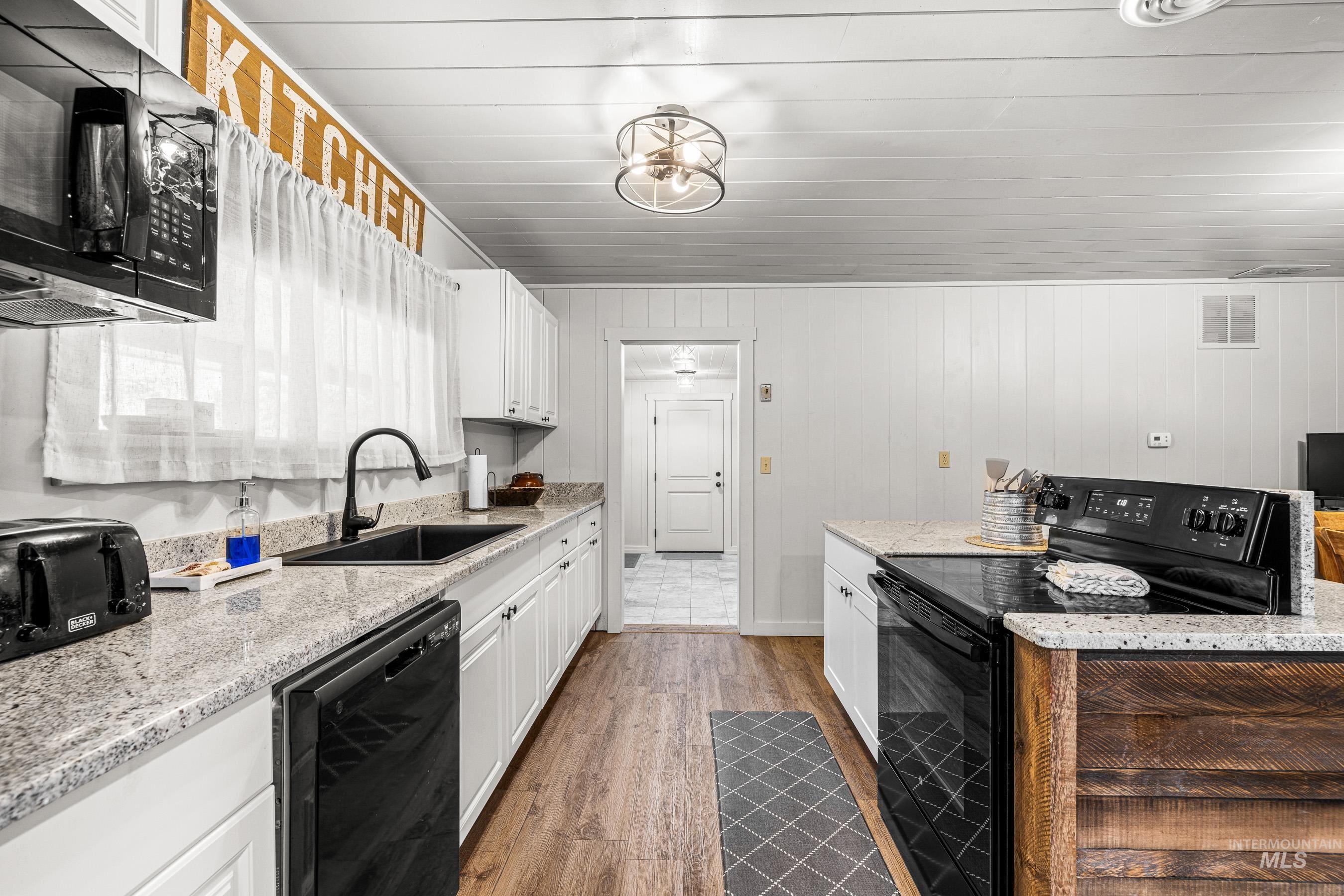 509 S Main St, Riggins, Idaho 83549, 4 Bedrooms, 3 Bathrooms, Residential For Sale, Price $599,000, 98970871