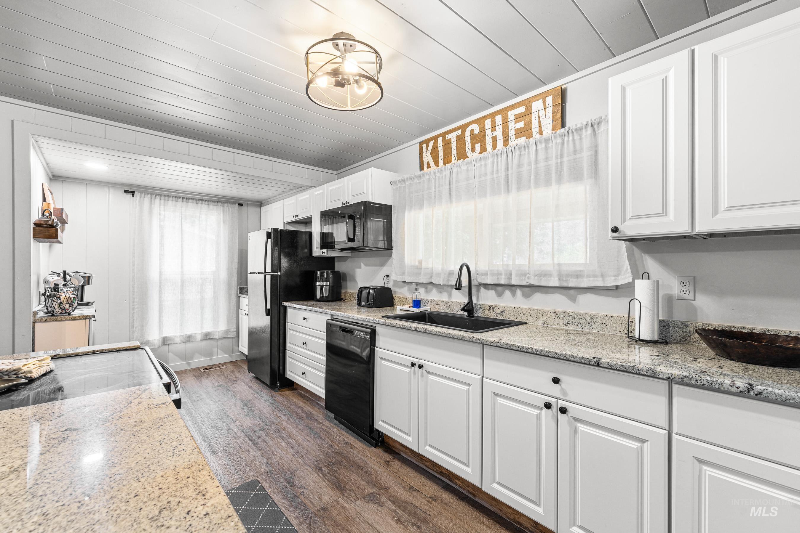 509 S Main St, Riggins, Idaho 83549, 4 Bedrooms, 3 Bathrooms, Residential For Sale, Price $599,000, 98970871