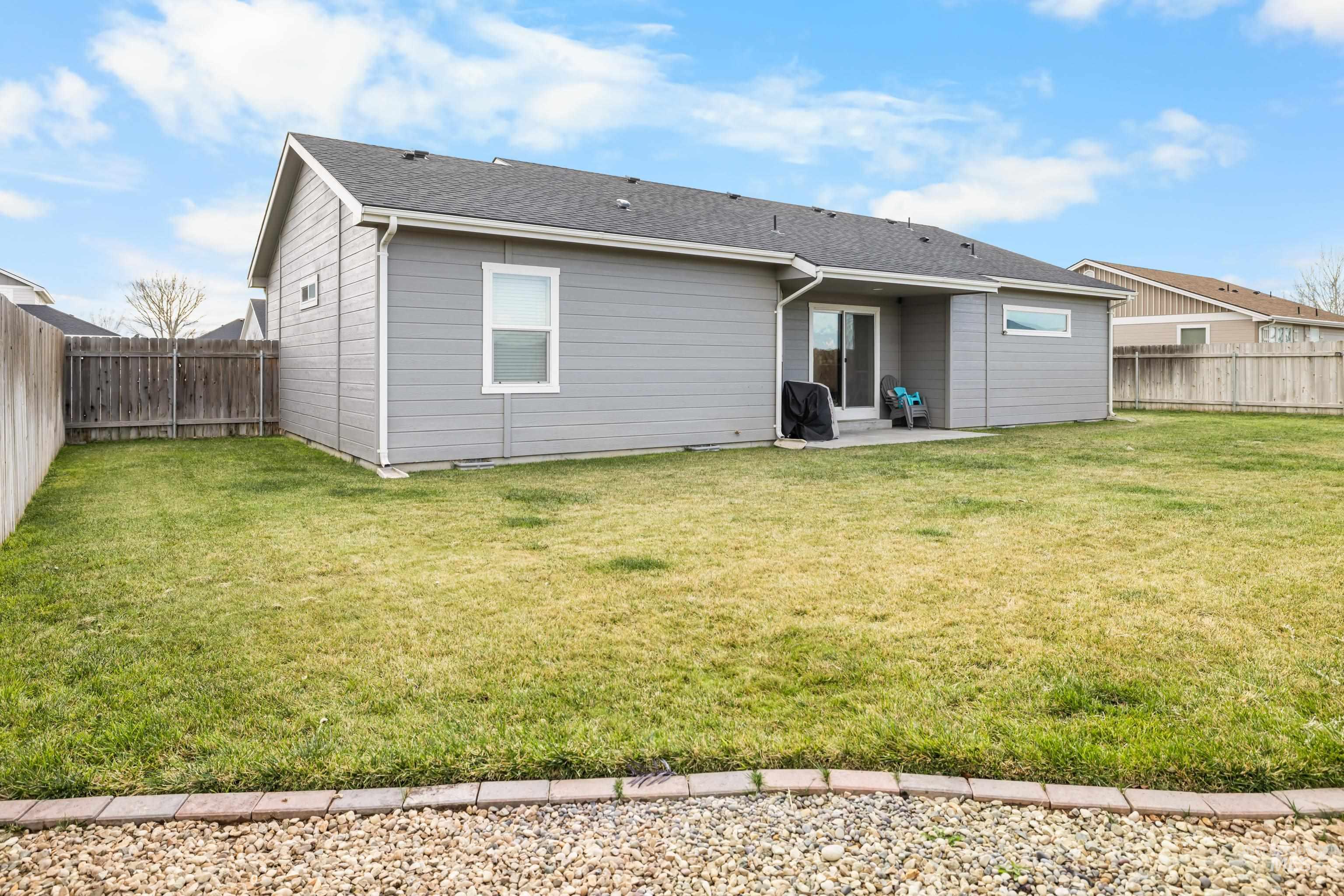 1110 SW Bonnie St, Mountain Home, Idaho 83647, 3 Bedrooms, 2 Bathrooms, Residential For Sale, Price $375,000,MLS 98970872