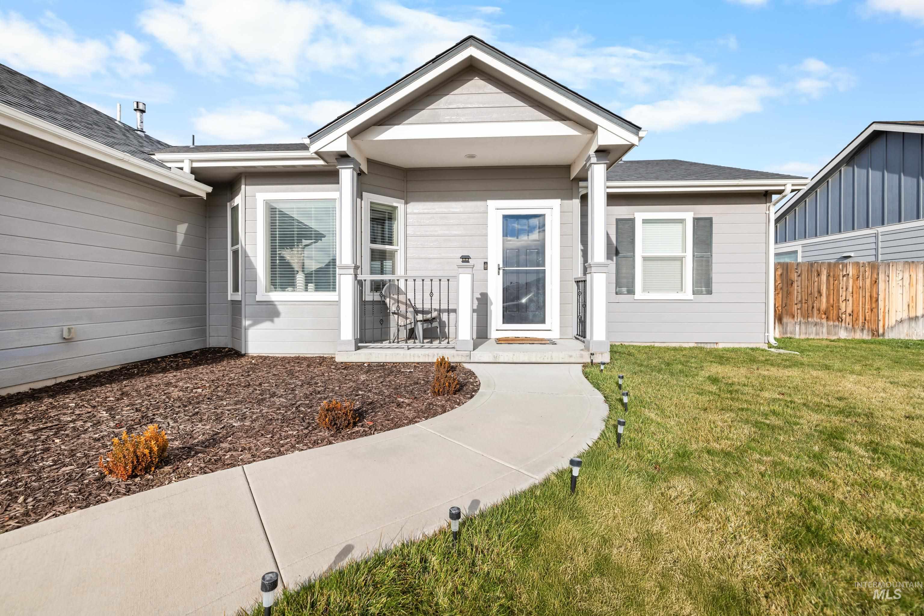 1110 SW Bonnie St, Mountain Home, Idaho 83647, 3 Bedrooms, 2 Bathrooms, Residential For Sale, Price $375,000,MLS 98970872