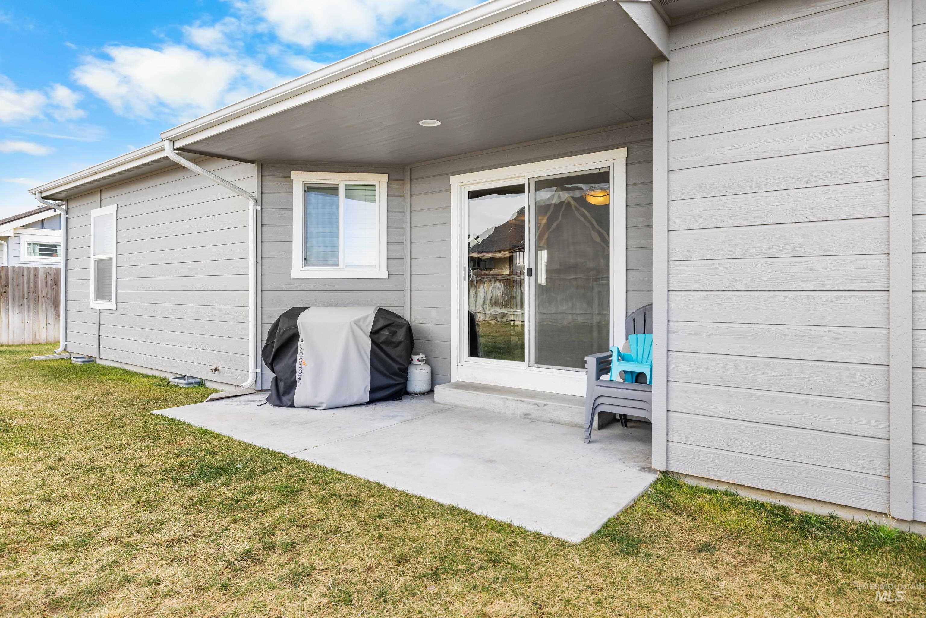 1110 SW Bonnie St, Mountain Home, Idaho 83647, 3 Bedrooms, 2 Bathrooms, Residential For Sale, Price $375,000,MLS 98970872