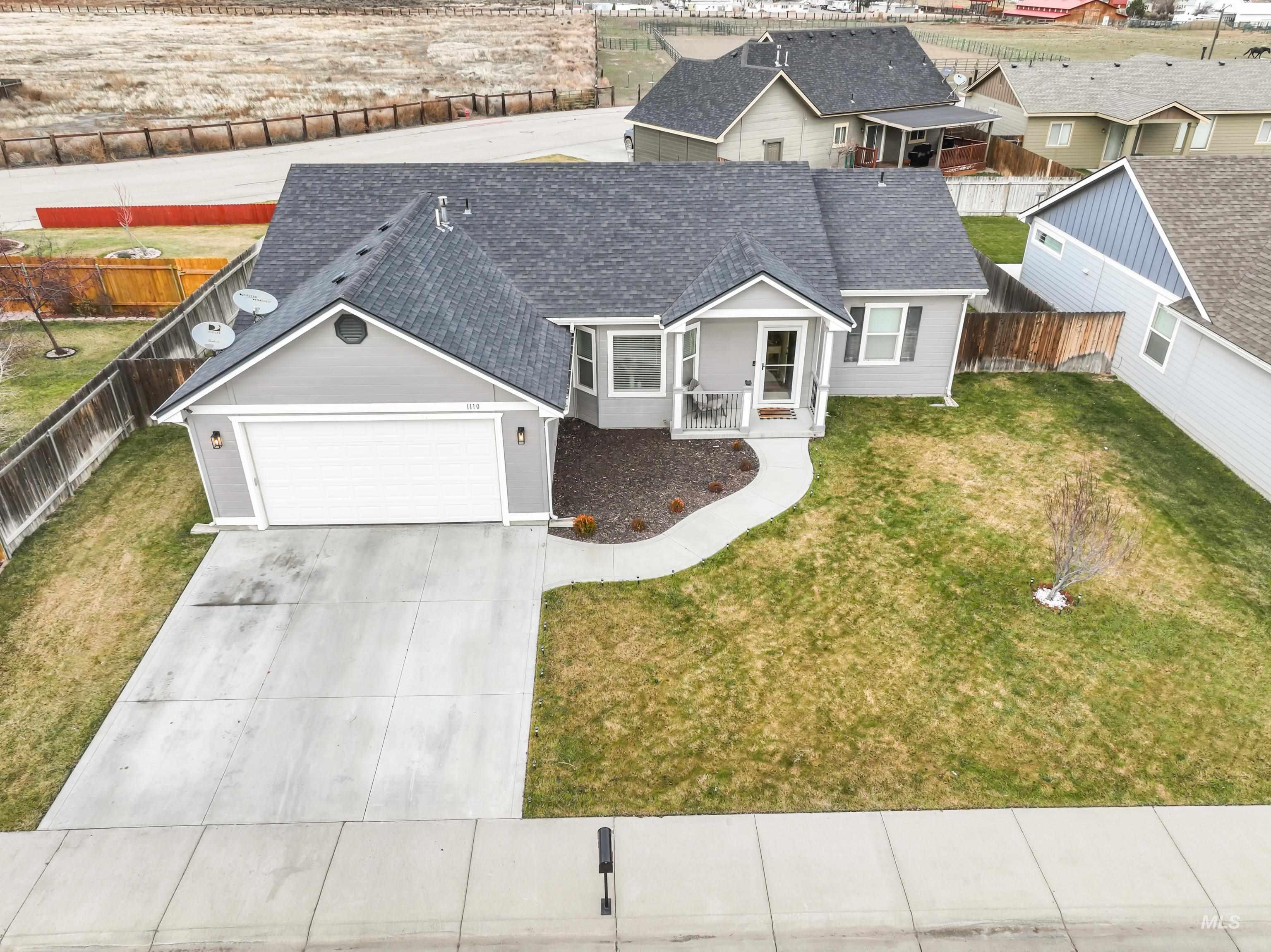 1110 SW Bonnie St, Mountain Home, Idaho 83647, 3 Bedrooms, 2 Bathrooms, Residential For Sale, Price $375,000,MLS 98970872