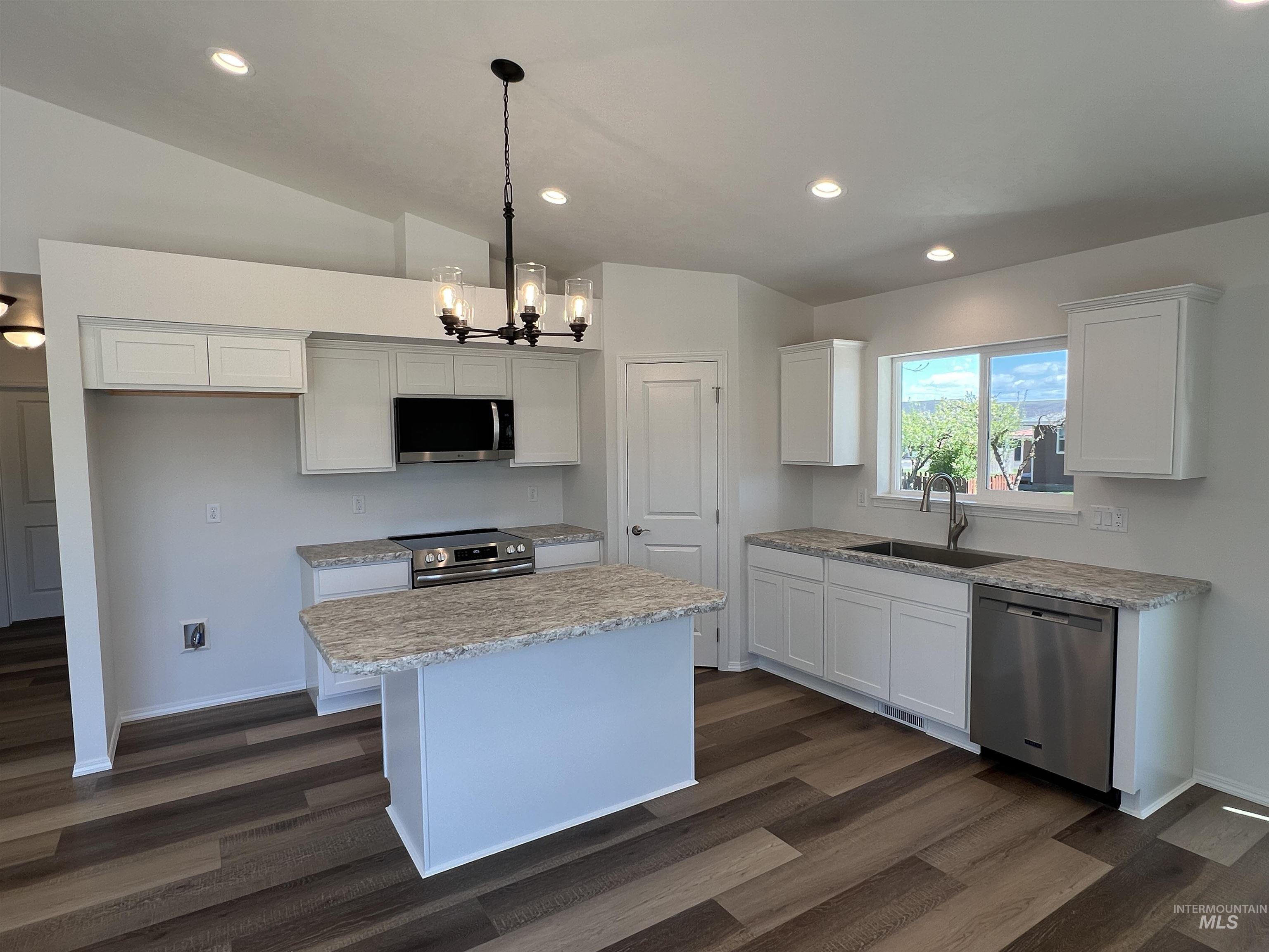 1801 Clark Fork Ln, Lewiston, Idaho 83501, 3 Bedrooms, 2 Bathrooms, Residential For Sale, Price $399,900,MLS 98970873