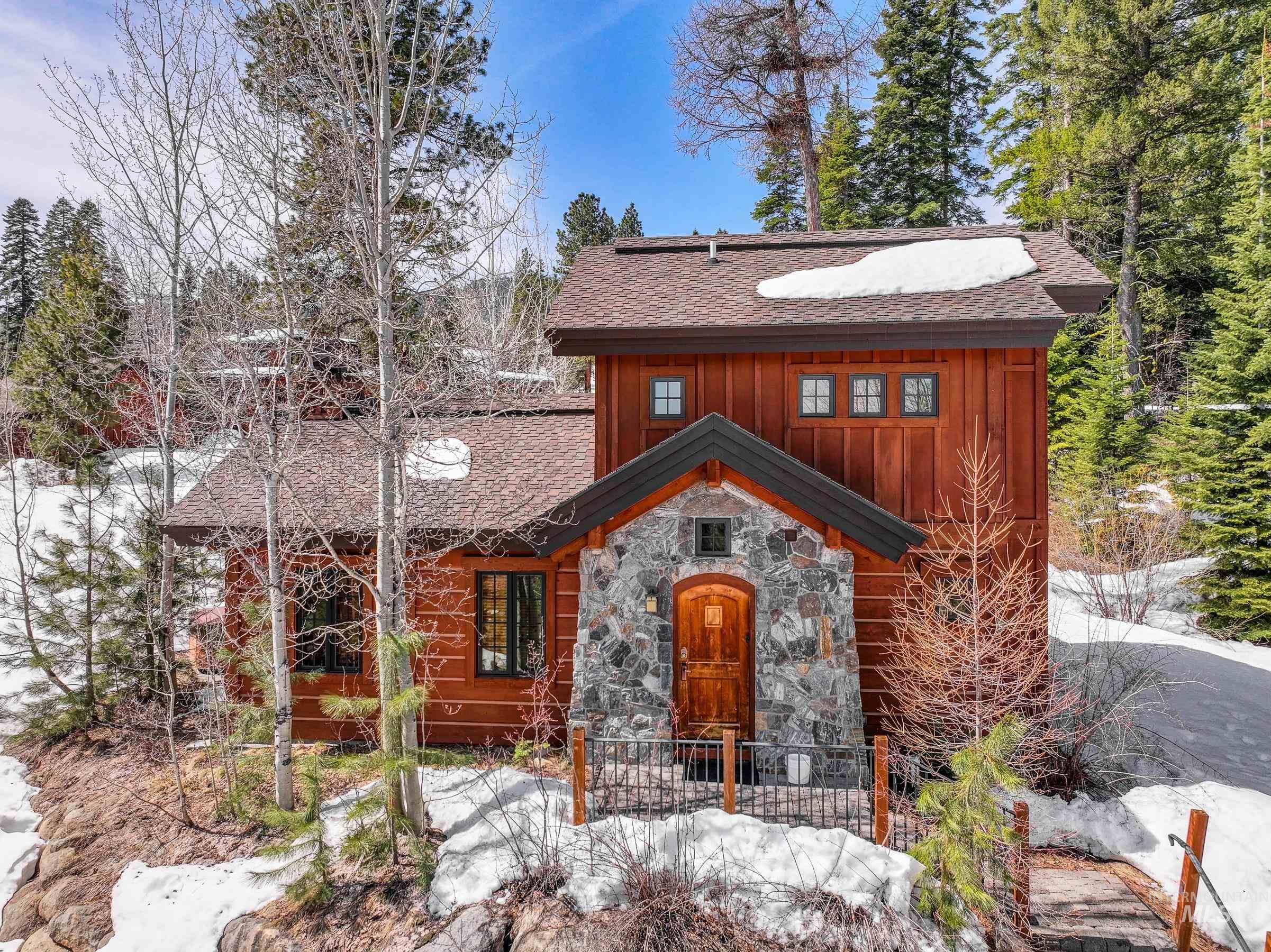 87 Clearwater Court, Donnelly, Idaho 83615, 2 Bedrooms, 2.5 Bathrooms, Residential For Sale, Price $1,190,000,MLS 98970883