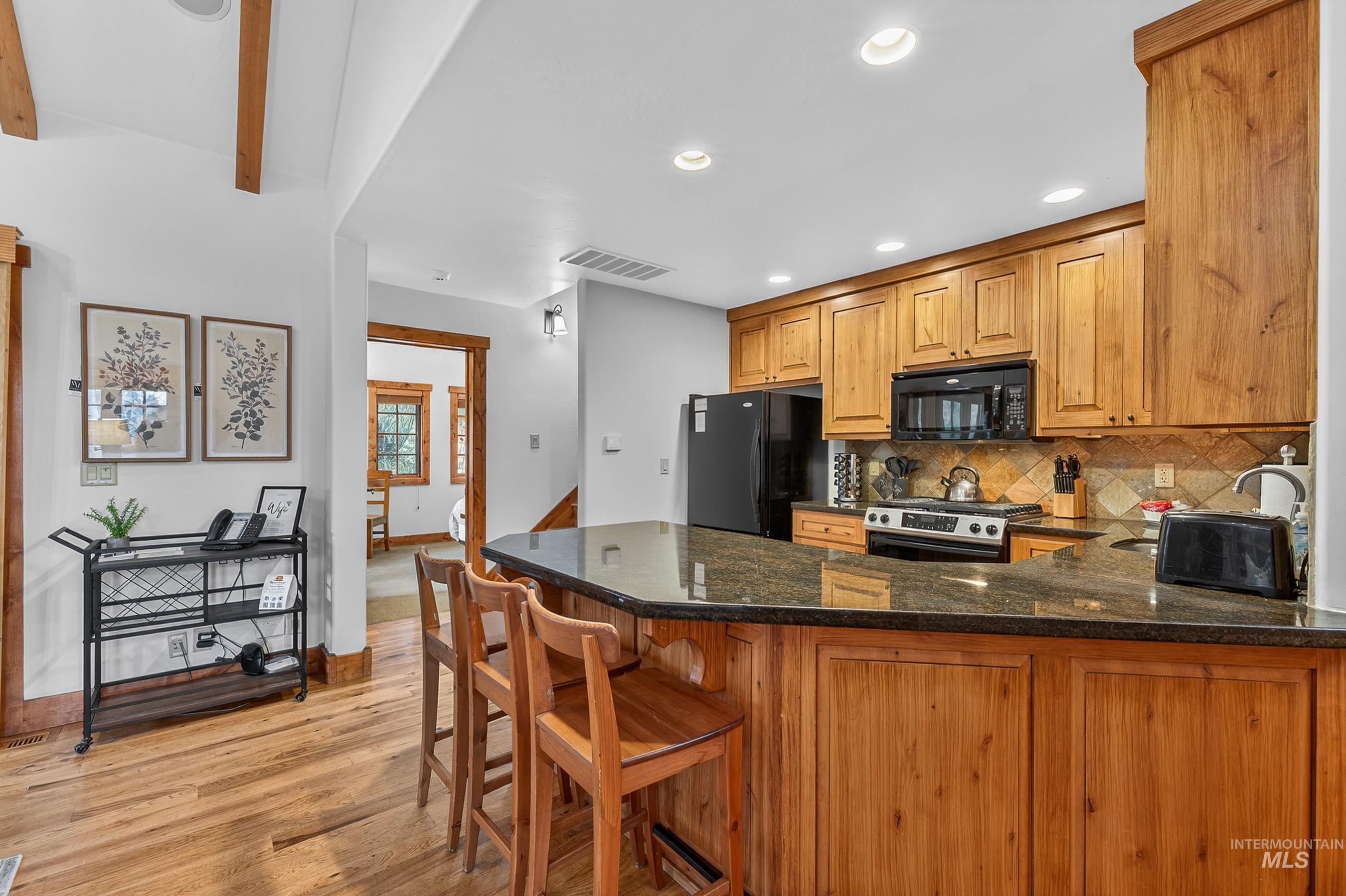 87 Clearwater Court, Donnelly, Idaho 83615, 2 Bedrooms, 2.5 Bathrooms, Residential For Sale, Price $1,190,000,MLS 98970883