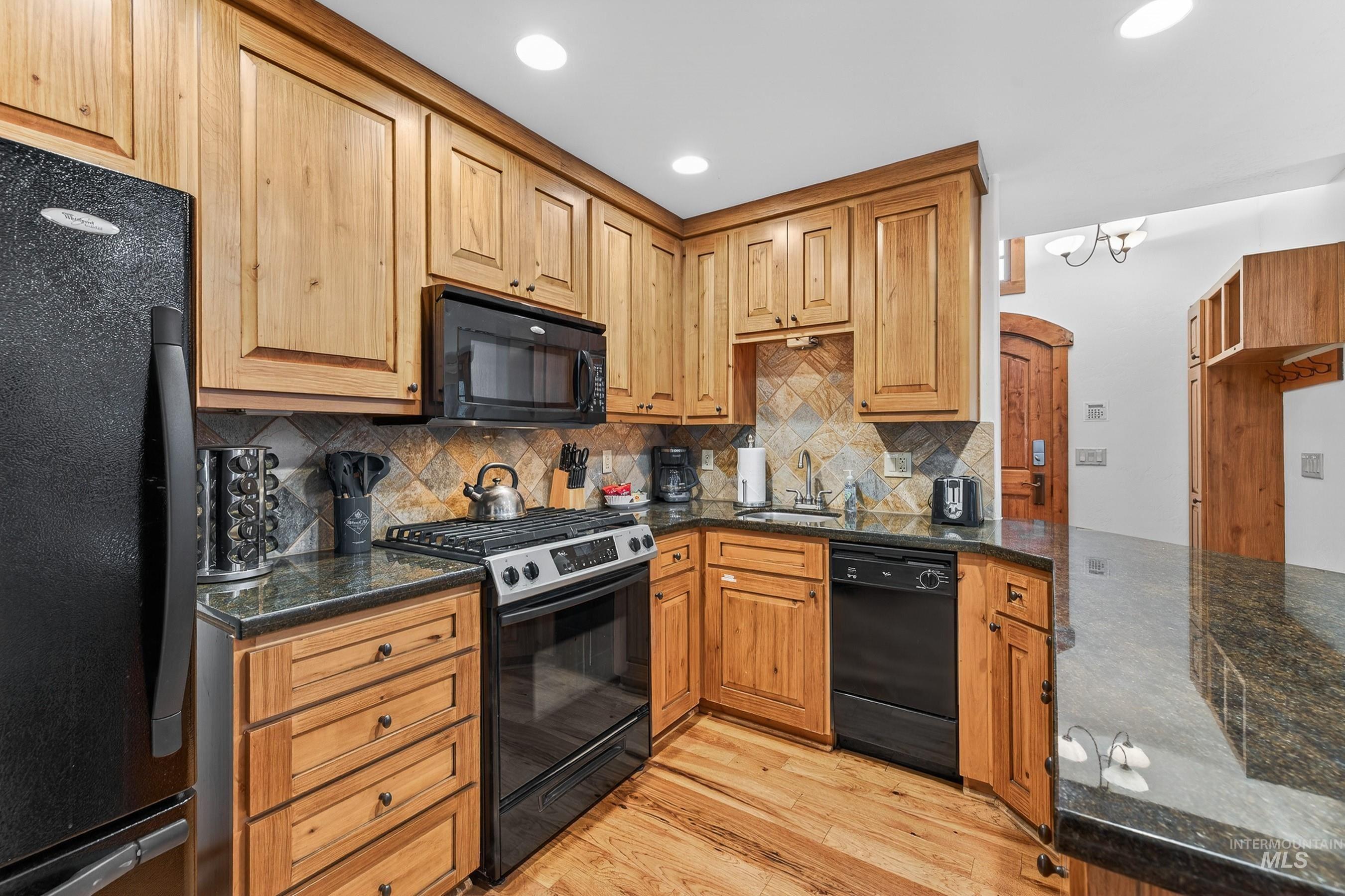 87 Clearwater Court, Donnelly, Idaho 83615, 2 Bedrooms, 2.5 Bathrooms, Residential For Sale, Price $1,190,000,MLS 98970883