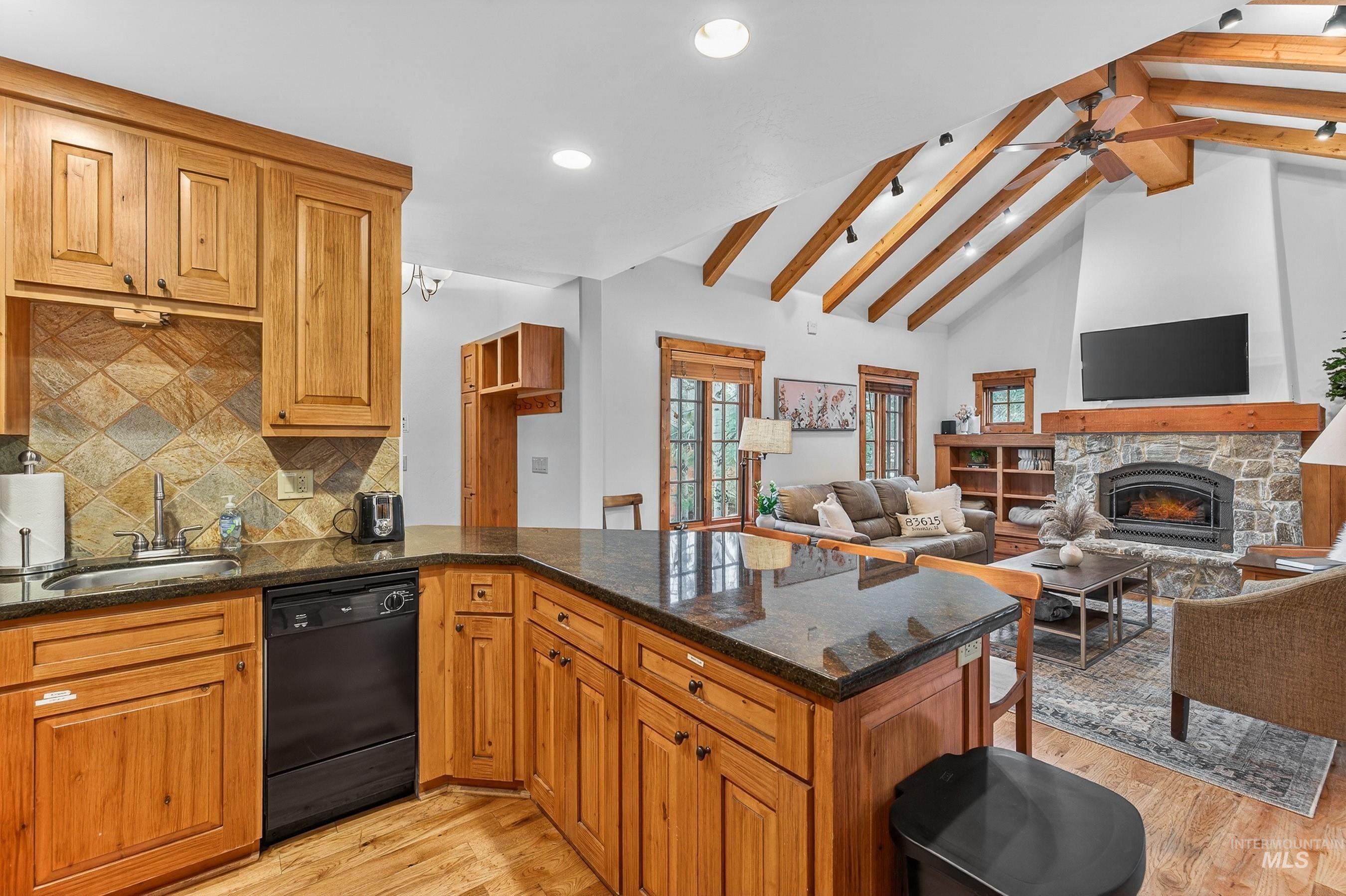 87 Clearwater Court, Donnelly, Idaho 83615, 2 Bedrooms, 2.5 Bathrooms, Residential For Sale, Price $1,190,000,MLS 98970883