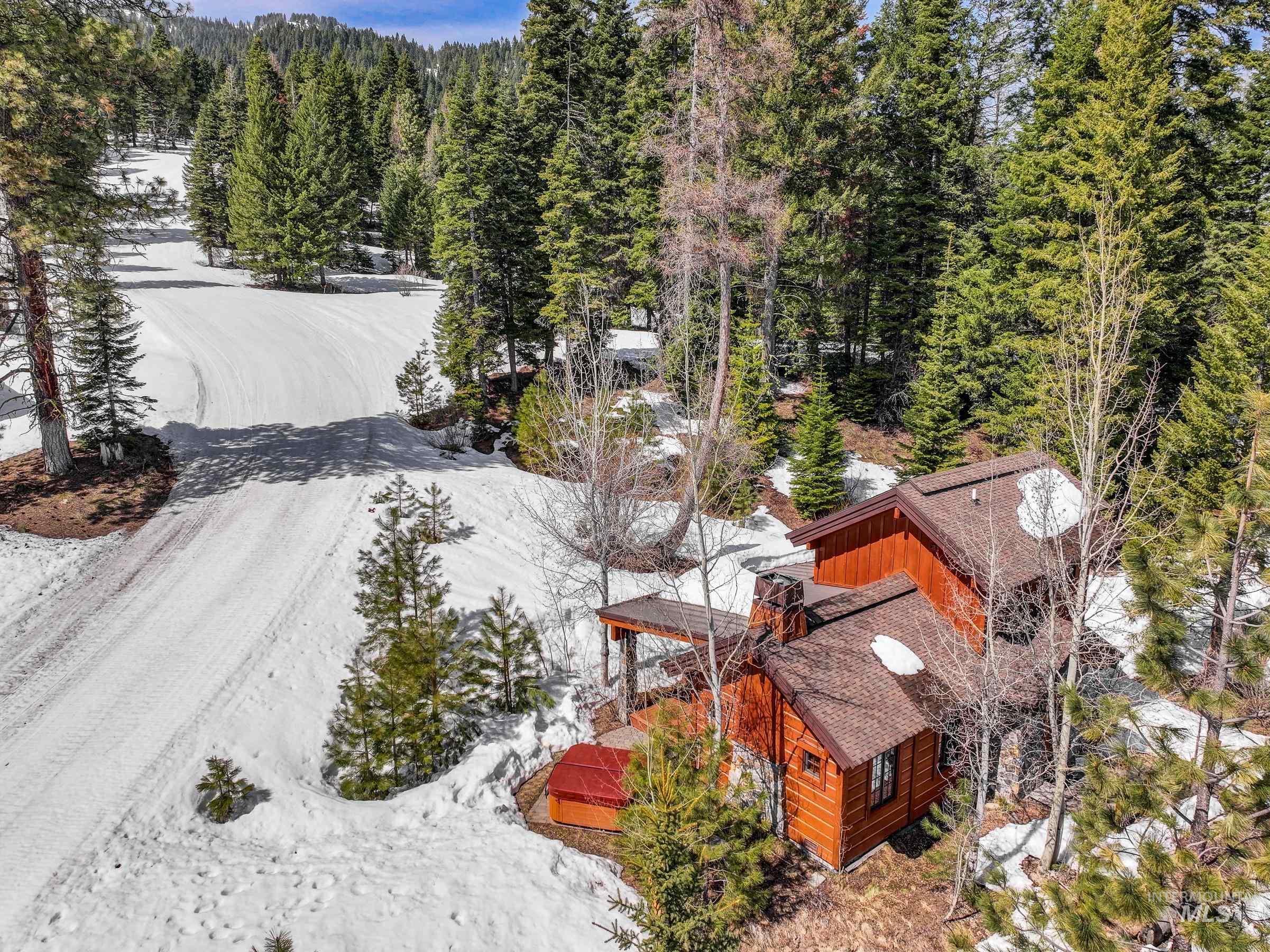 87 Clearwater Court, Donnelly, Idaho 83615, 2 Bedrooms, 2.5 Bathrooms, Residential For Sale, Price $1,190,000,MLS 98970883