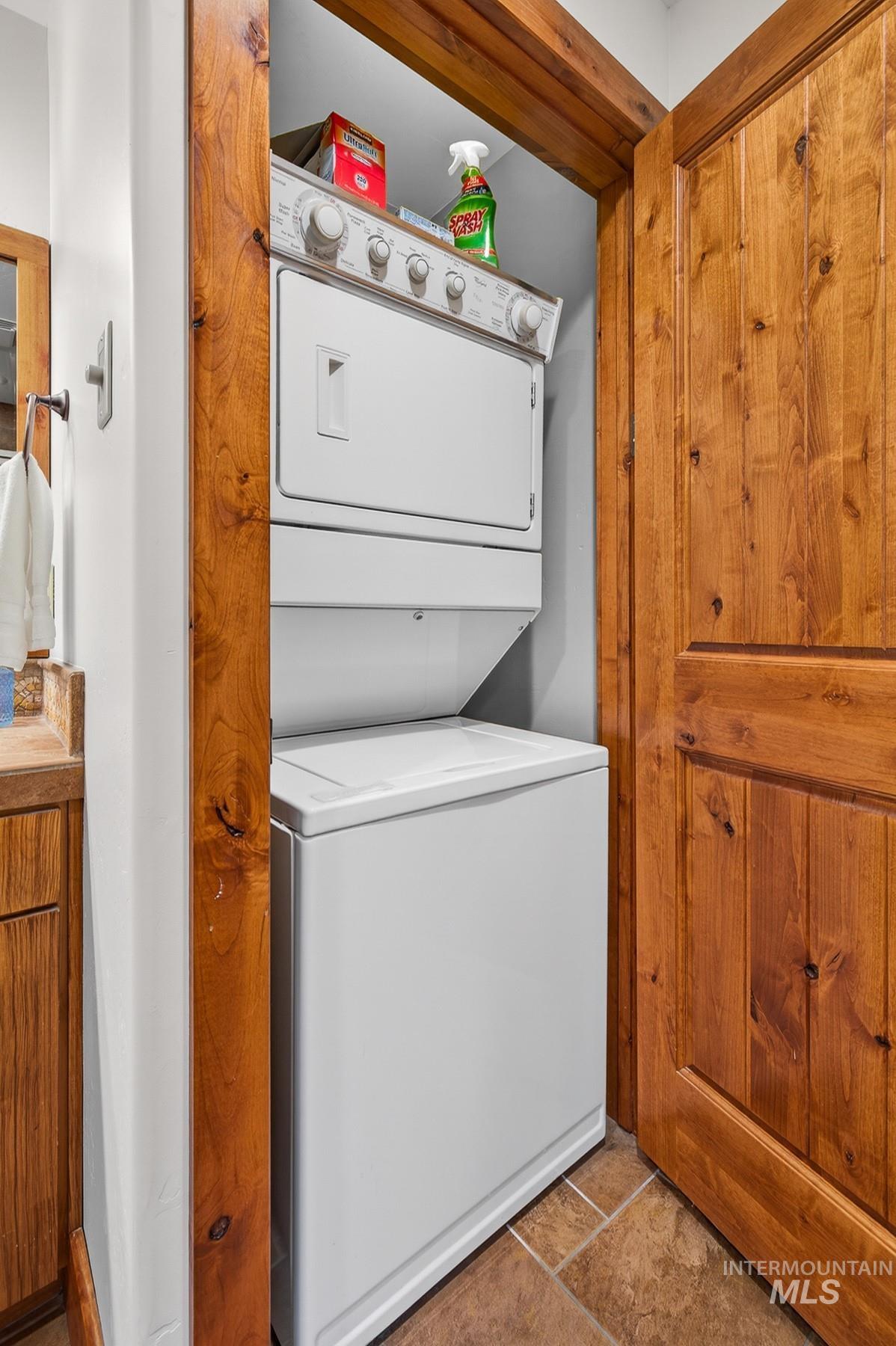 87 Clearwater Court, Donnelly, Idaho 83615, 2 Bedrooms, 2.5 Bathrooms, Residential For Sale, Price $1,190,000,MLS 98970883