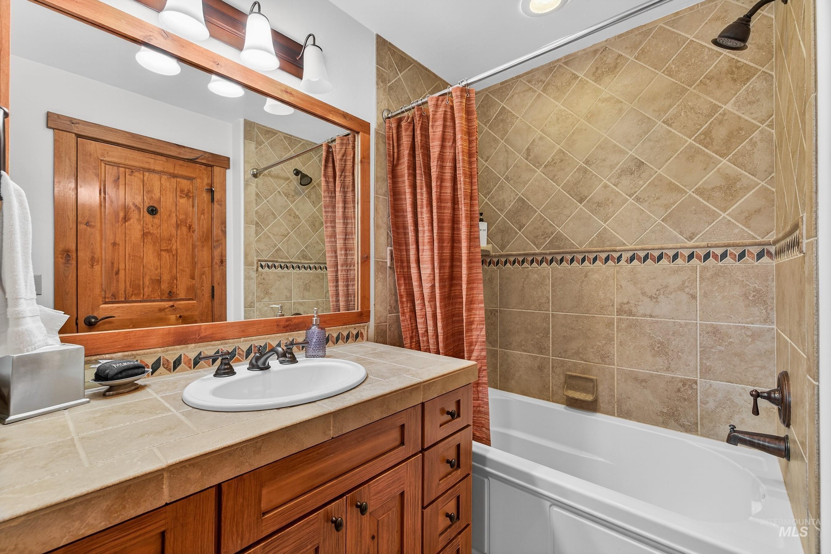 87 Clearwater Court, Donnelly, Idaho 83615, 2 Bedrooms, 2.5 Bathrooms, Residential For Sale, Price $1,190,000,MLS 98970883