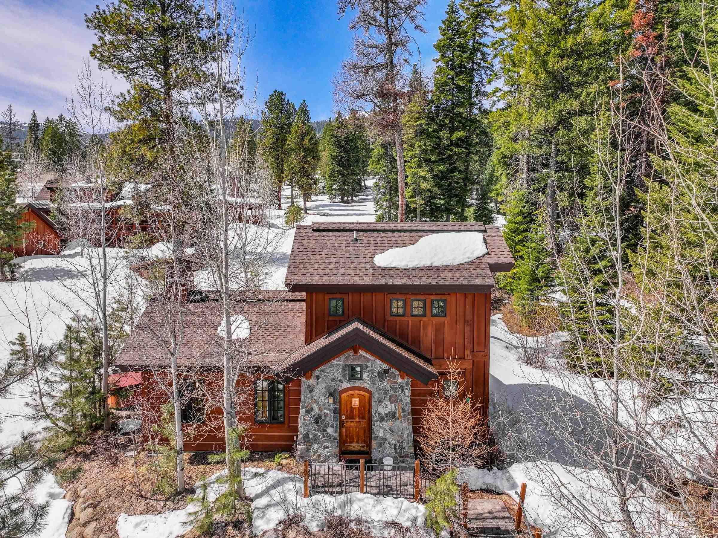 87 Clearwater Court, Donnelly, Idaho 83615, 2 Bedrooms, 2.5 Bathrooms, Residential For Sale, Price $1,190,000,MLS 98970883