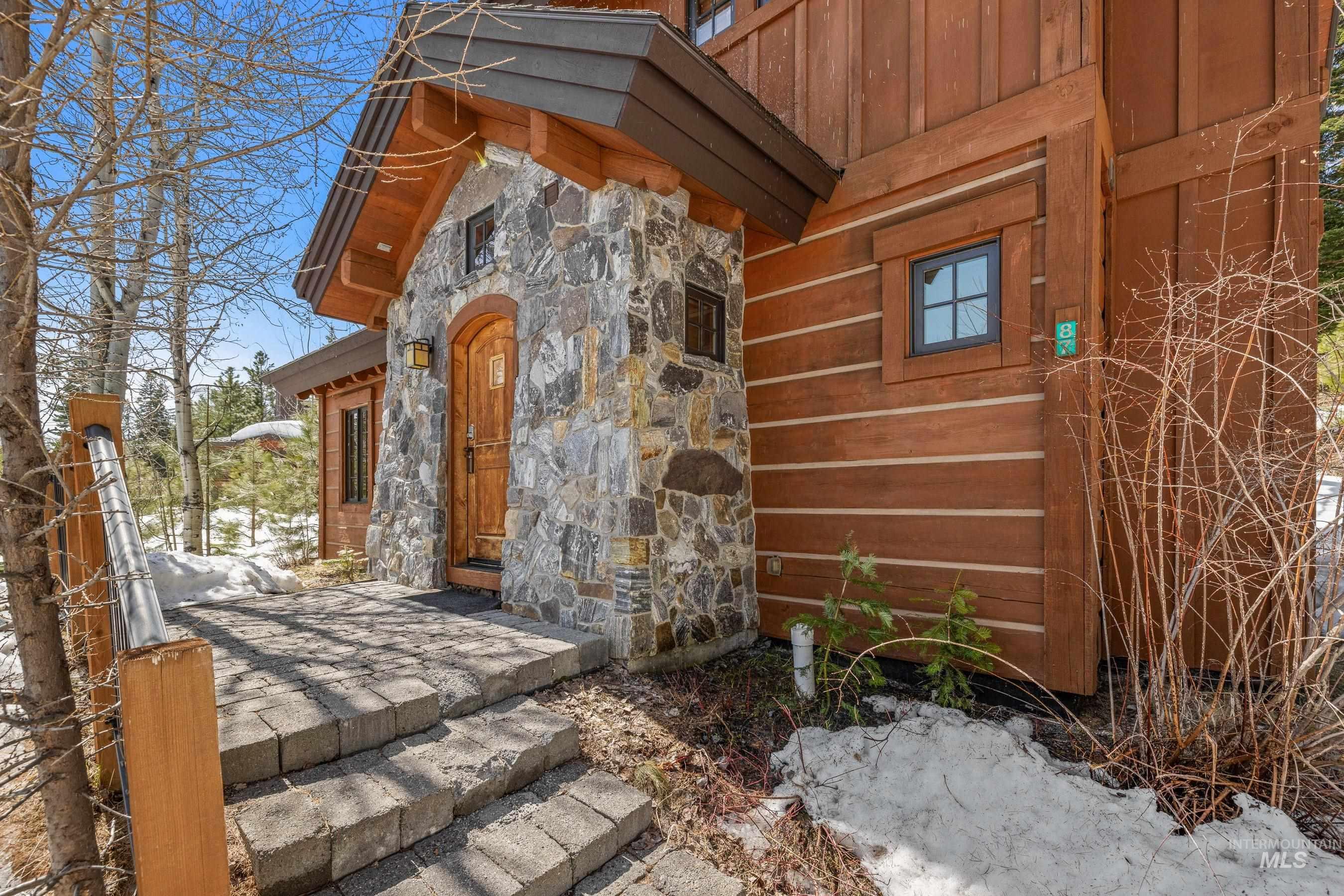 87 Clearwater Court, Donnelly, Idaho 83615, 2 Bedrooms, 2.5 Bathrooms, Residential For Sale, Price $1,190,000,MLS 98970883