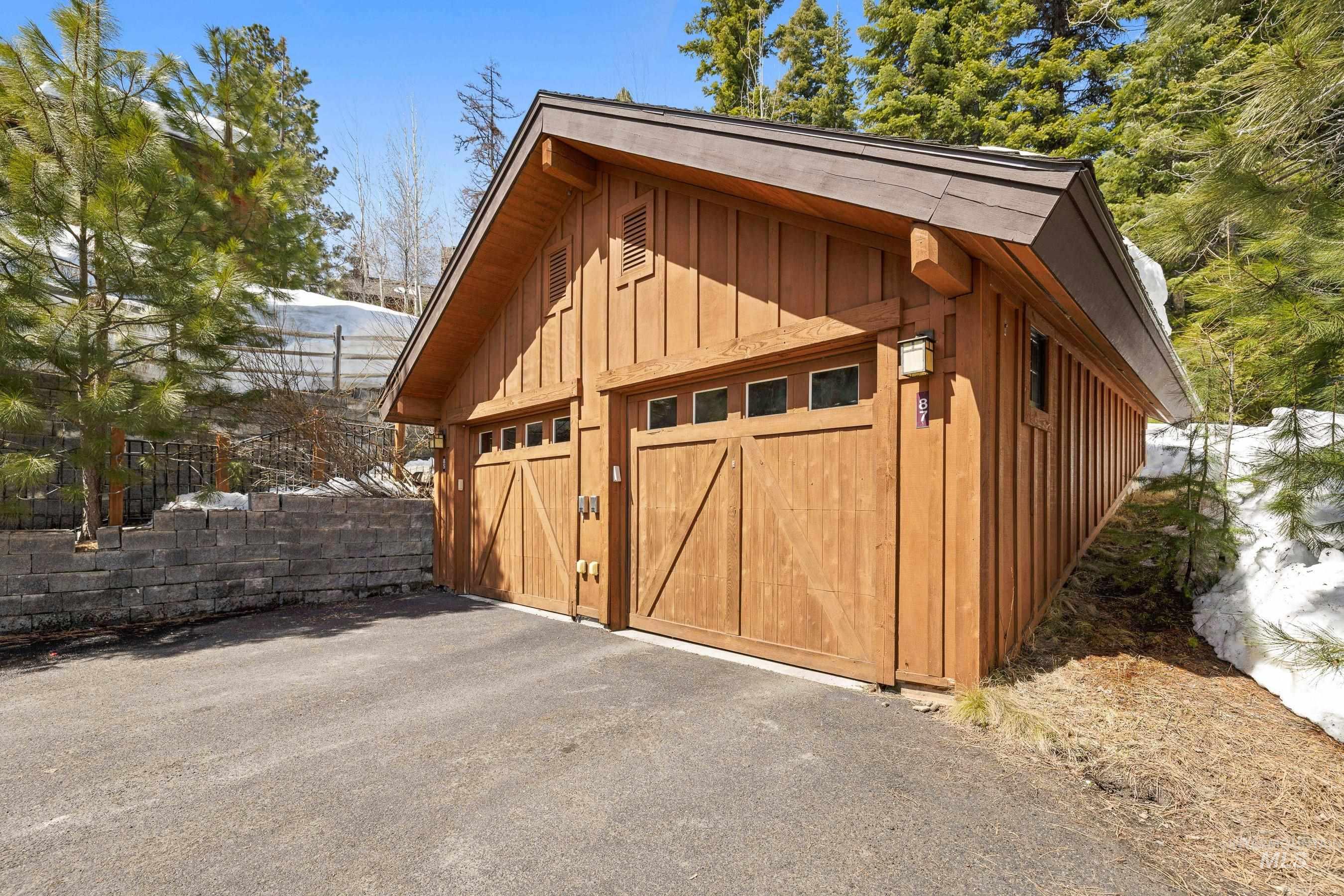 87 Clearwater Court, Donnelly, Idaho 83615, 2 Bedrooms, 2.5 Bathrooms, Residential For Sale, Price $1,190,000,MLS 98970883