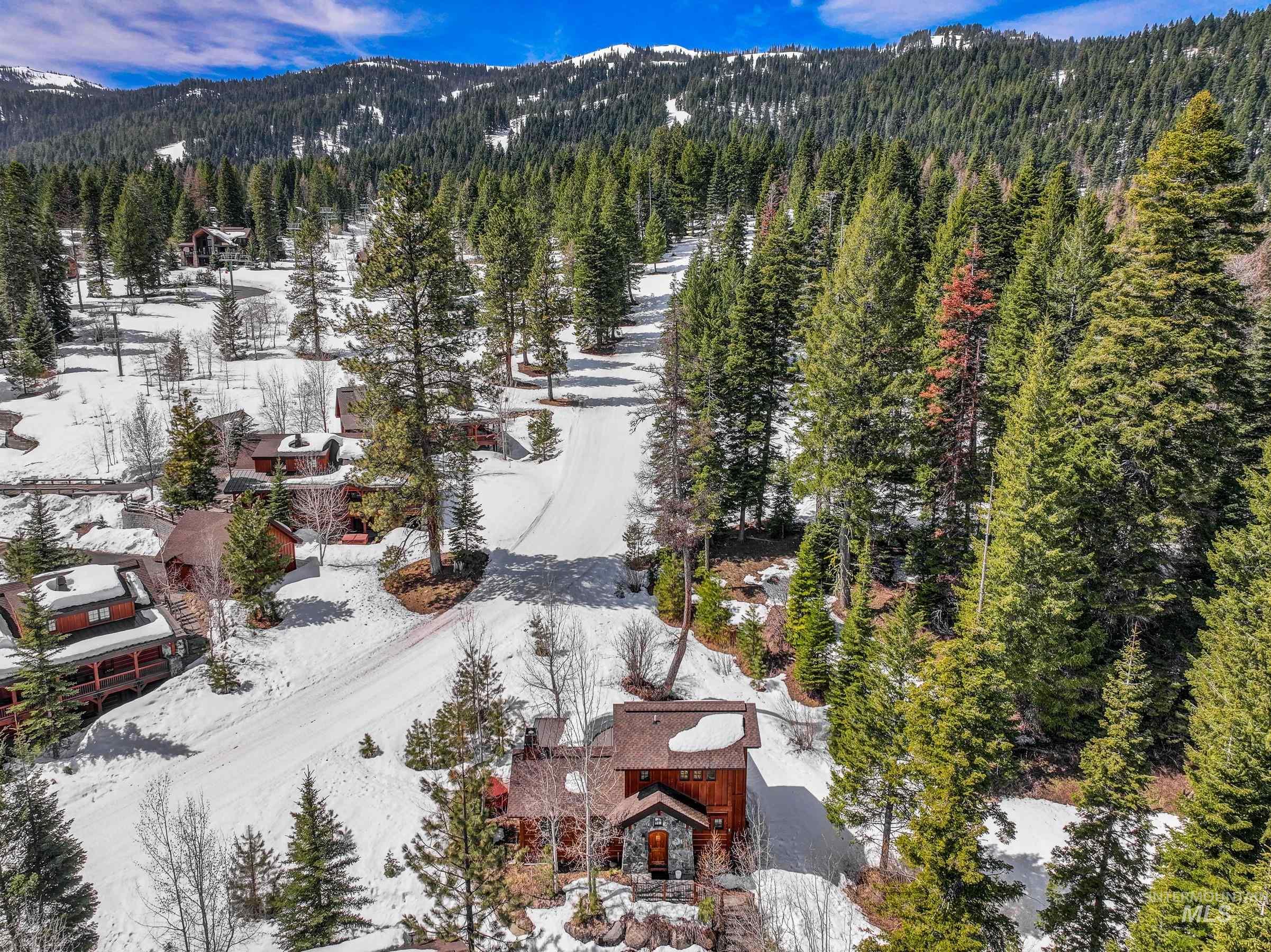 87 Clearwater Court, Donnelly, Idaho 83615, 2 Bedrooms, 2.5 Bathrooms, Residential For Sale, Price $1,190,000,MLS 98970883