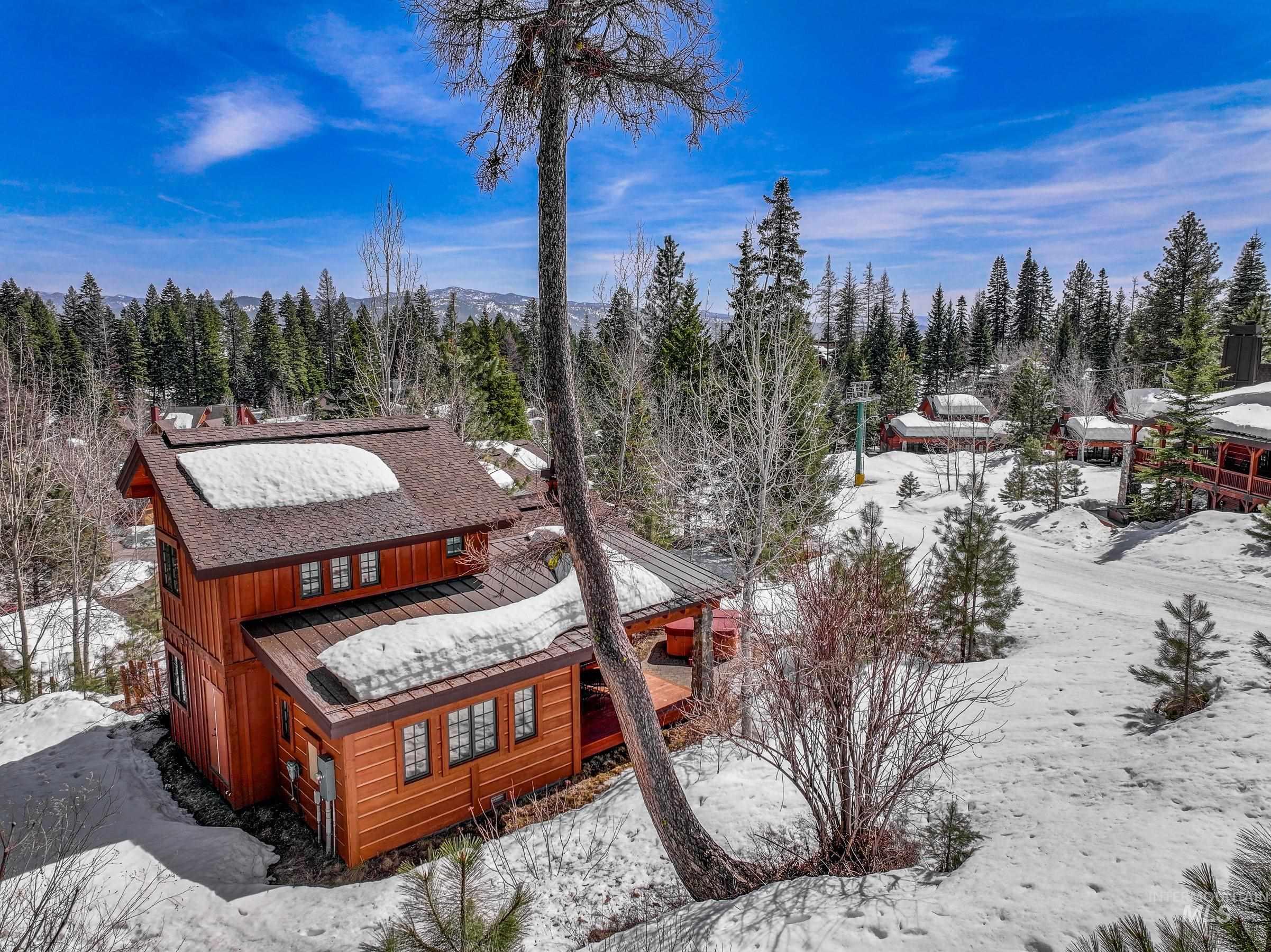 87 Clearwater Court, Donnelly, Idaho 83615, 2 Bedrooms, 2.5 Bathrooms, Residential For Sale, Price $1,190,000,MLS 98970883