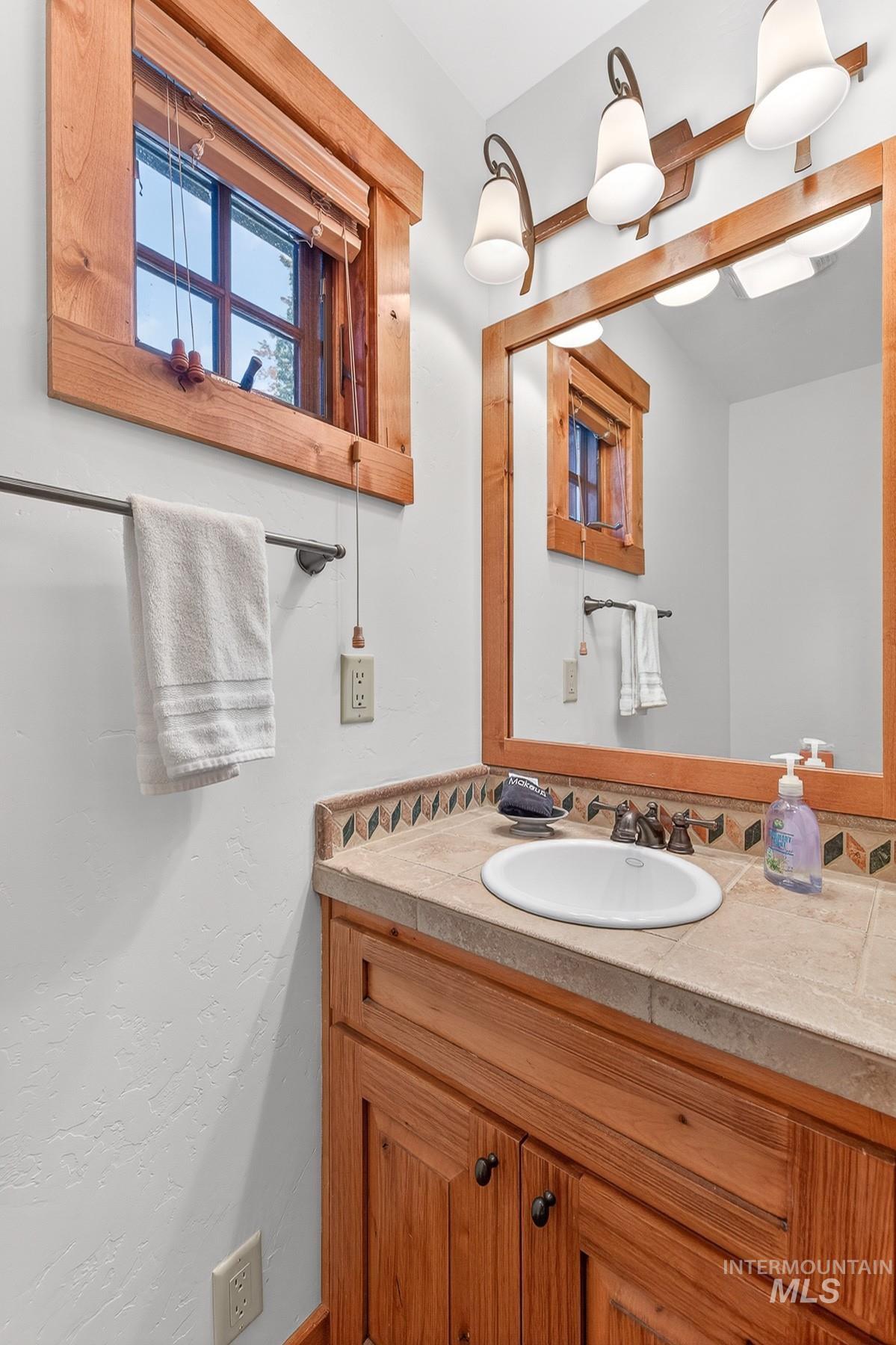 87 Clearwater Court, Donnelly, Idaho 83615, 2 Bedrooms, 2.5 Bathrooms, Residential For Sale, Price $1,190,000,MLS 98970883