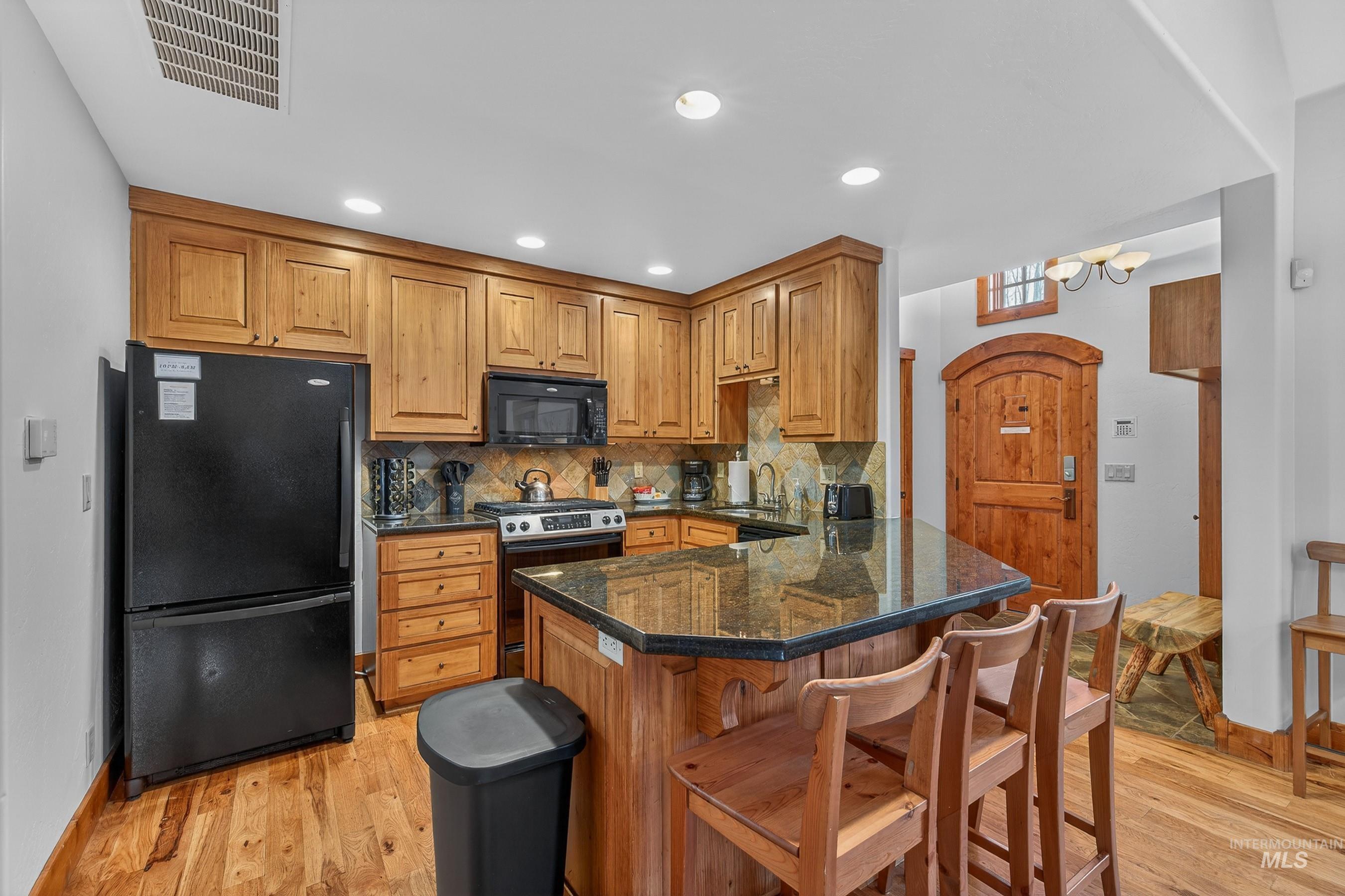 87 Clearwater Court, Donnelly, Idaho 83615, 2 Bedrooms, 2.5 Bathrooms, Residential For Sale, Price $1,190,000,MLS 98970883