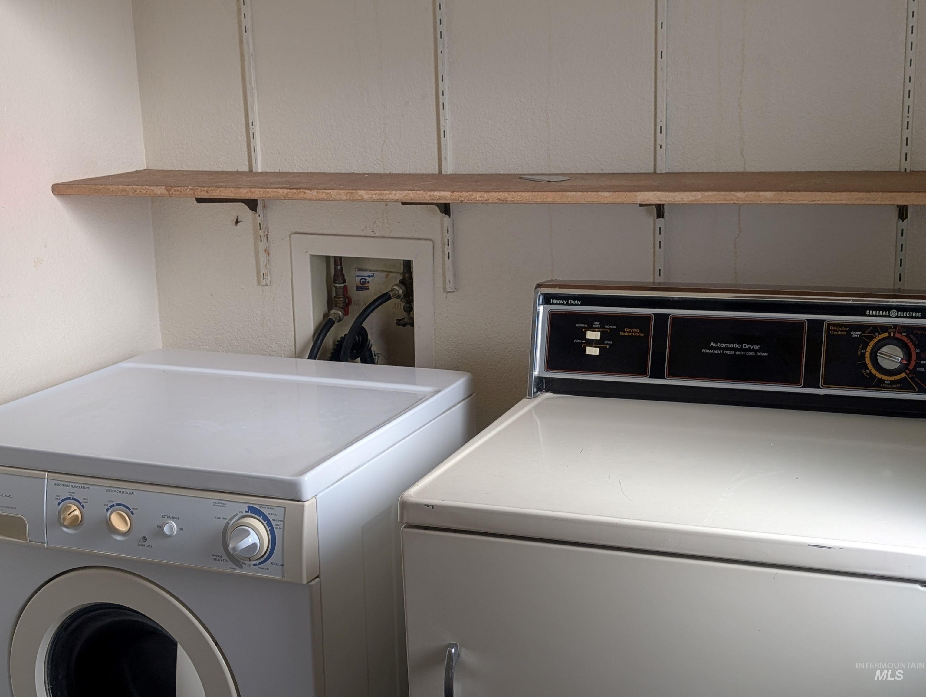 Washroom with washer and dryer