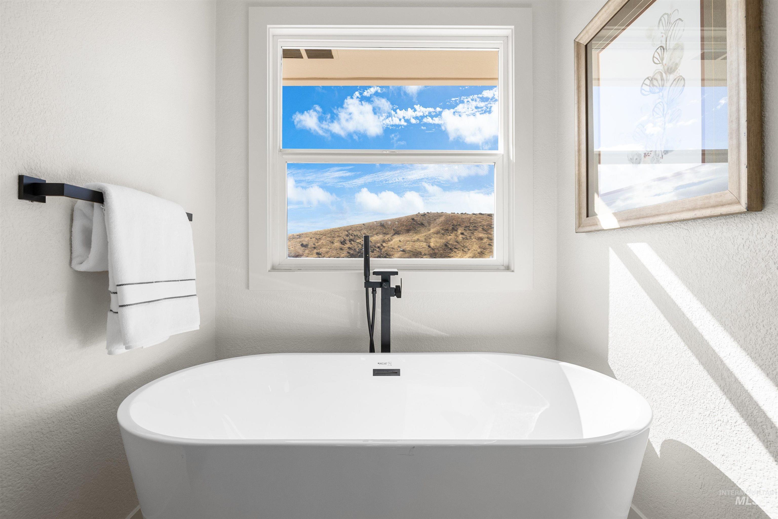 4055 N La Mesita Way, Boise, Idaho 83702, 5 Bedrooms, 3.5 Bathrooms, Residential For Sale, Price $1,375,000, 98970888