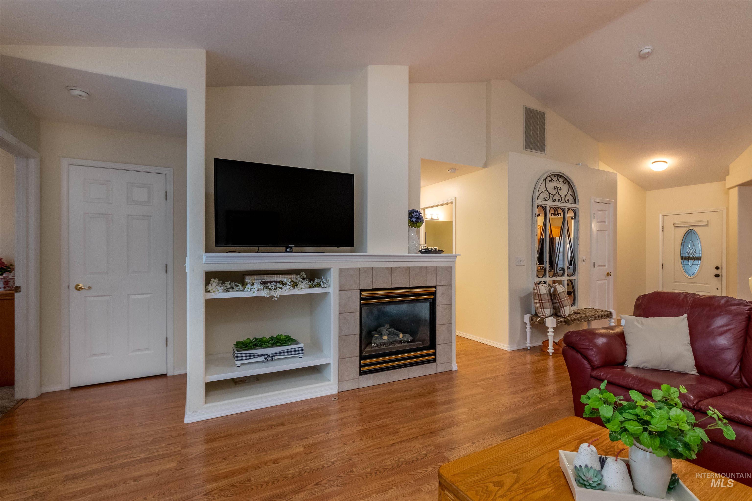 1887 N Buena Vista Ave, Meridian, Idaho 83646, 3 Bedrooms, 2 Bathrooms, Residential For Sale, Price $409,000,MLS 98970900