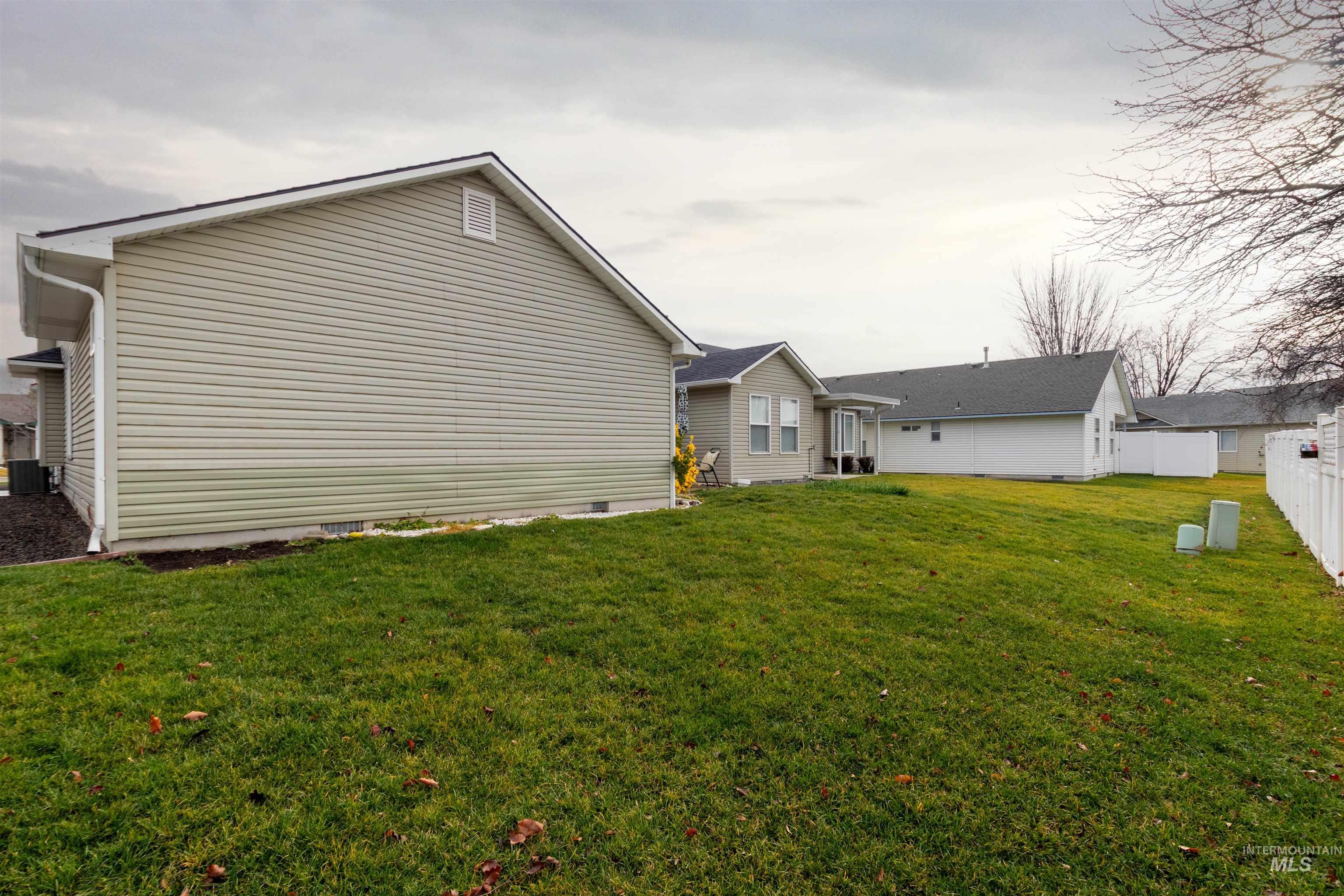 1887 N Buena Vista Ave, Meridian, Idaho 83646, 3 Bedrooms, 2 Bathrooms, Residential For Sale, Price $409,000,MLS 98970900