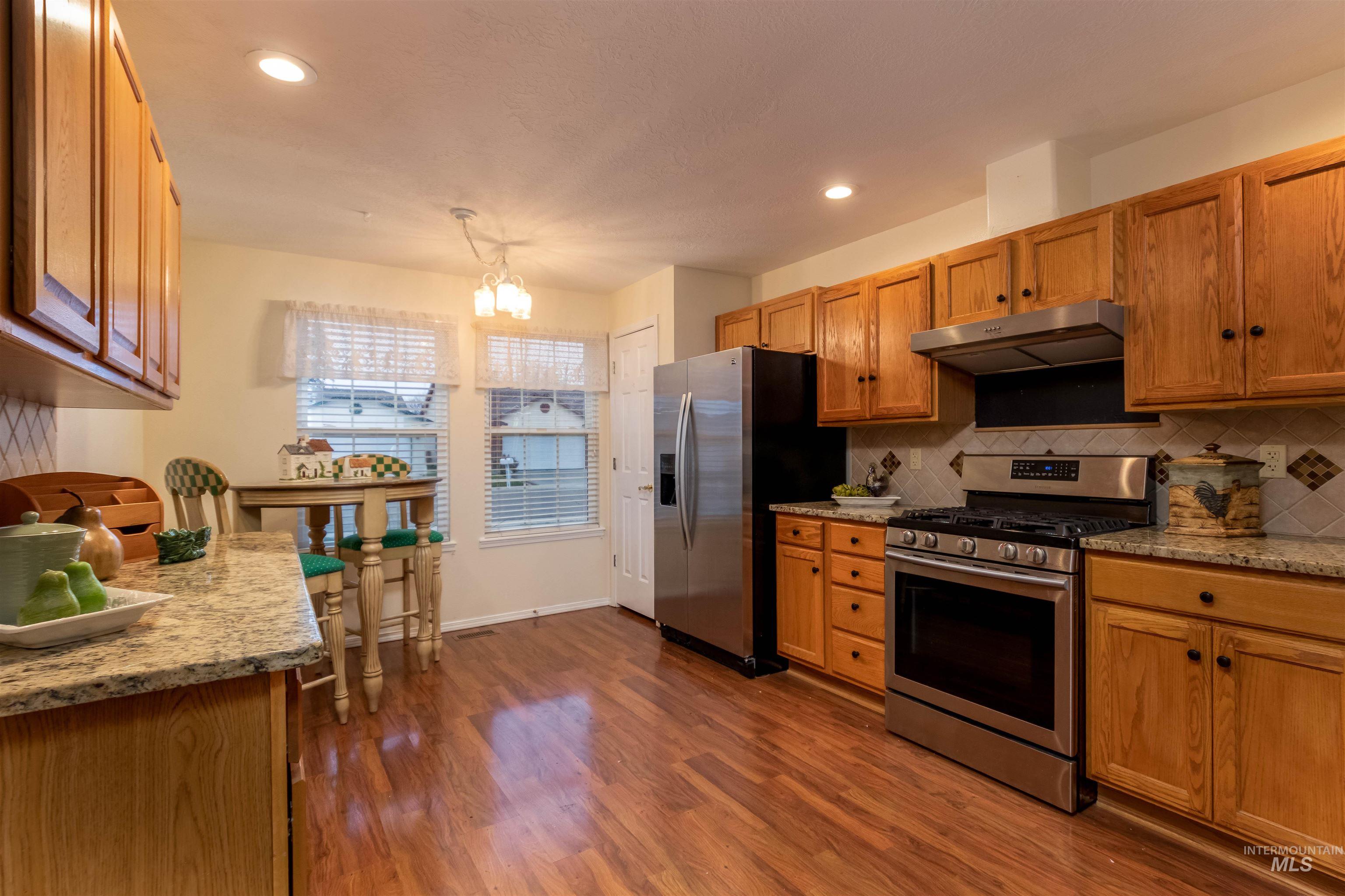 1887 N Buena Vista Ave, Meridian, Idaho 83646, 3 Bedrooms, 2 Bathrooms, Residential For Sale, Price $409,000,MLS 98970900