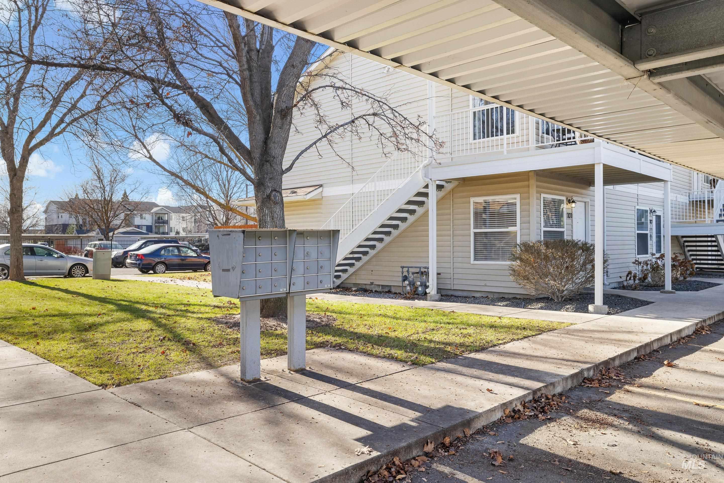8909 W Irving St., Boise, Idaho 83704, 1 Bedroom, 1 Bathroom, Residential For Sale, Price $224,700,MLS 98970907