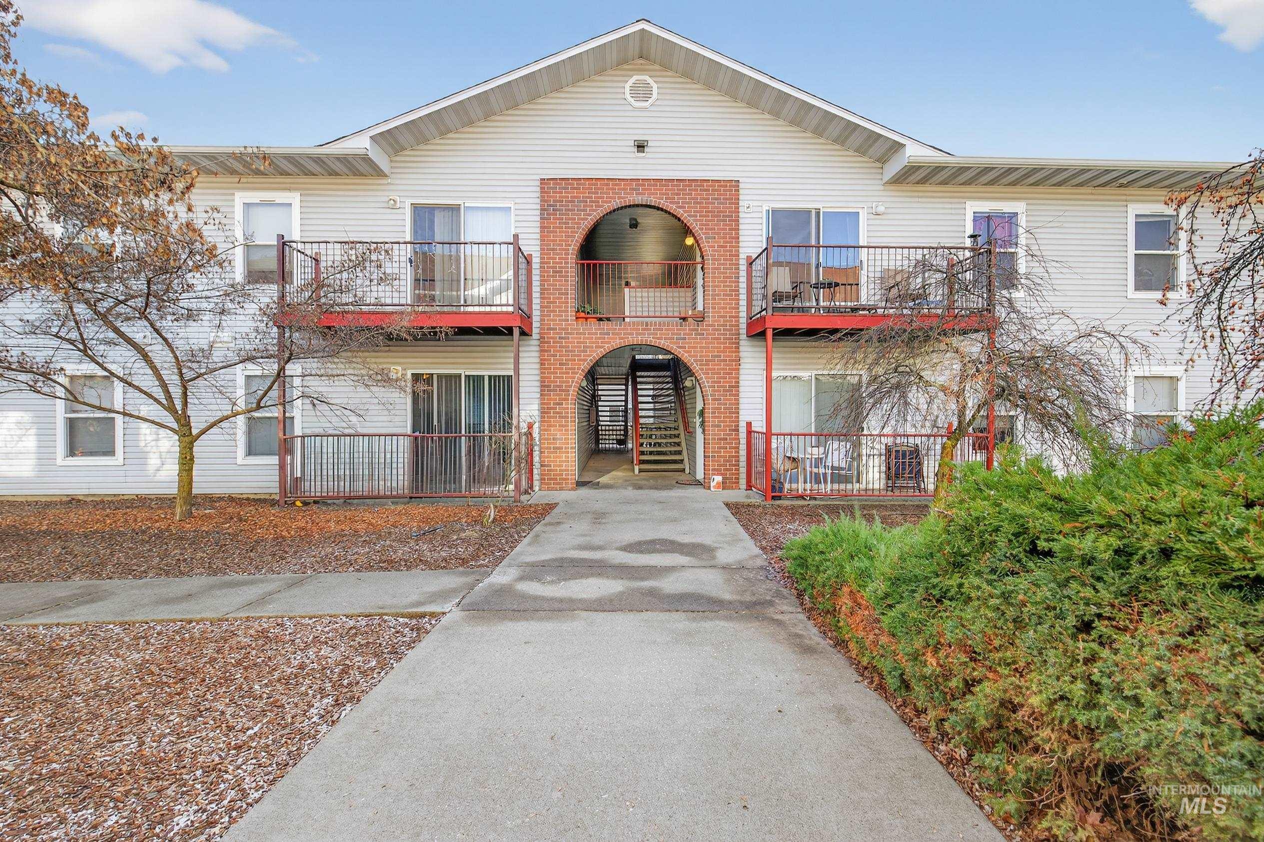 131 Baker #103, Moscow, Idaho 83843, 3 Bedrooms, 2 Bathrooms, Residential For Sale, Price $300,000, 98970910