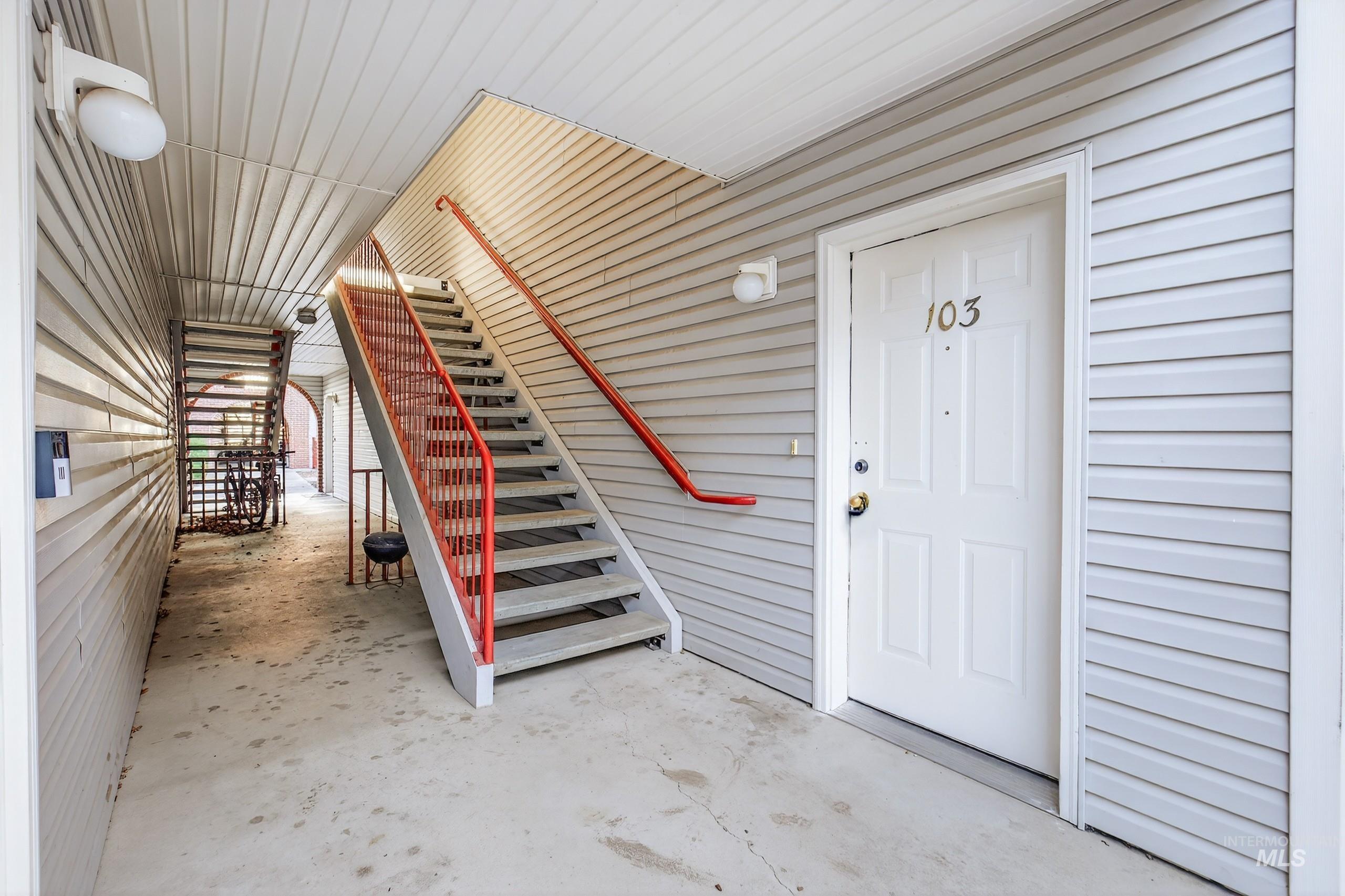 131 Baker #103, Moscow, Idaho 83843, 3 Bedrooms, 2 Bathrooms, Residential For Sale, Price $249,000,MLS 98970910