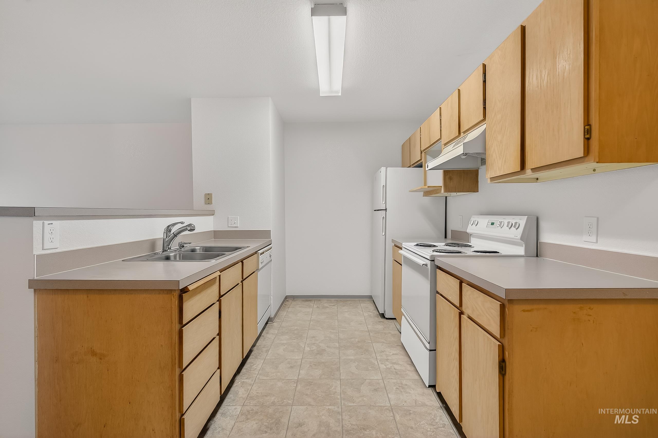 131 Baker #103, Moscow, Idaho 83843, 3 Bedrooms, 2 Bathrooms, Residential For Sale, Price $249,000,MLS 98970910