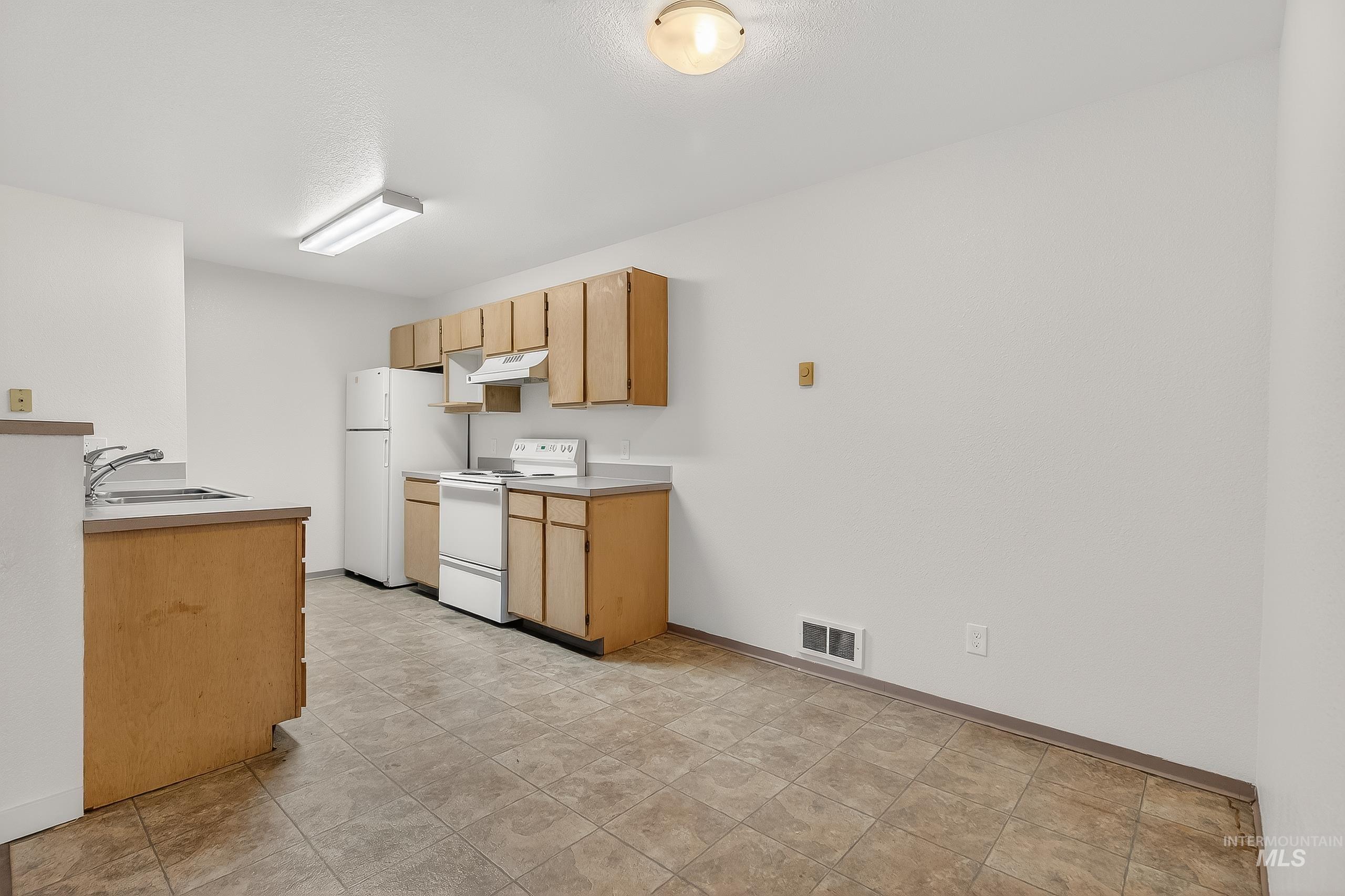 131 Baker #103, Moscow, Idaho 83843, 3 Bedrooms, 2 Bathrooms, Residential For Sale, Price $249,000,MLS 98970910