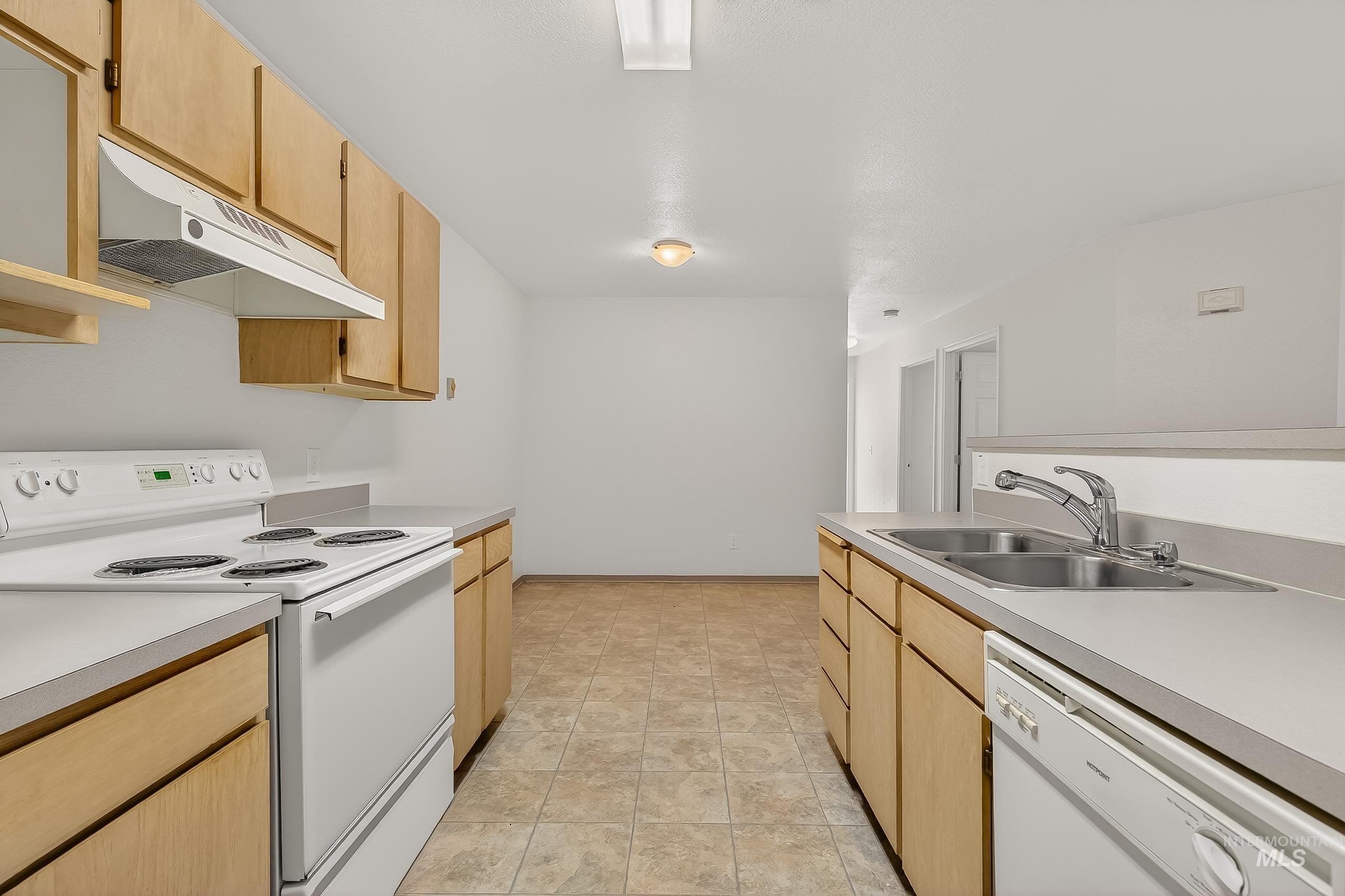 131 Baker #103, Moscow, Idaho 83843, 3 Bedrooms, 2 Bathrooms, Residential For Sale, Price $249,000,MLS 98970910