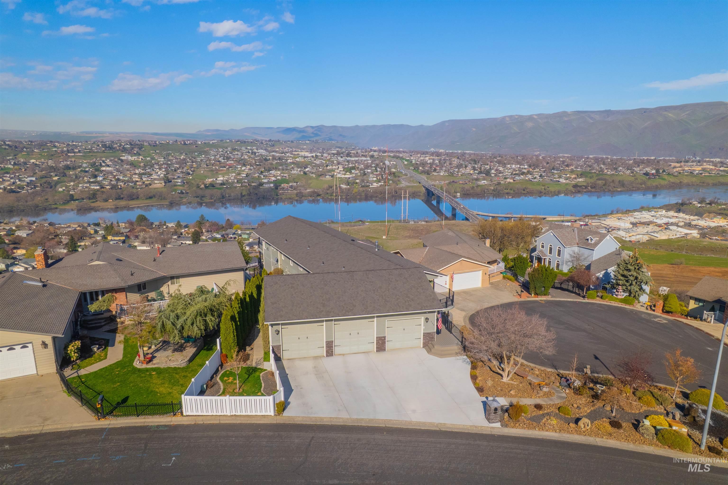 528 Crestline Circle Drive, Lewiston, Idaho 83501, 4 Bedrooms, 4 Bathrooms, Residential For Sale, Price $999,000, 98970917