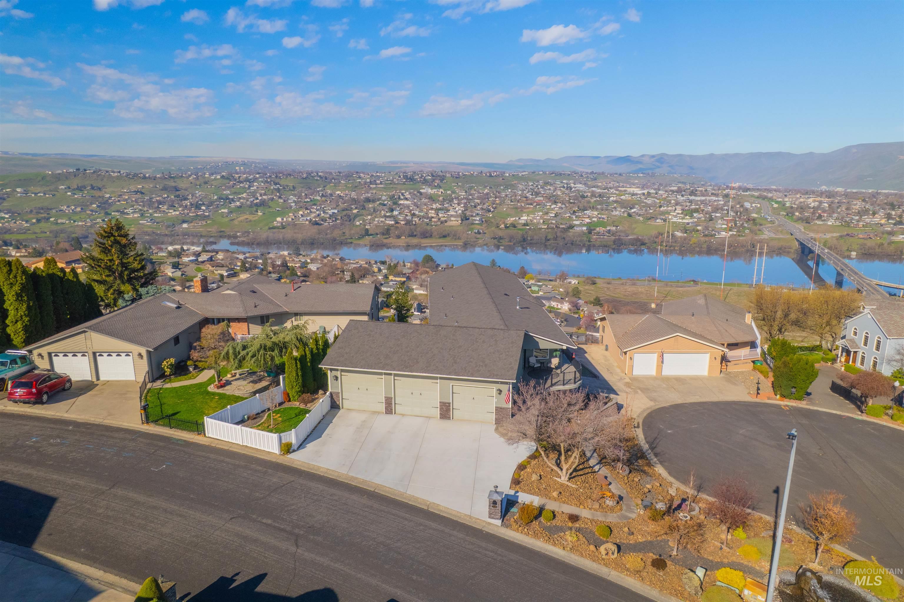528 Crestline Circle Drive, Lewiston, Idaho 83501, 4 Bedrooms, 4 Bathrooms, Residential For Sale, Price $999,000, 98970917