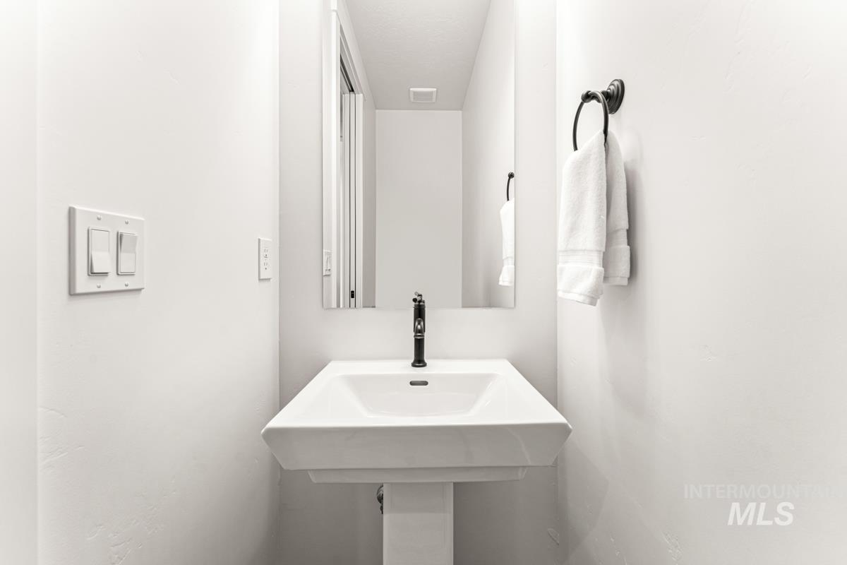 2489 E Tenzing Dr, Meridian, Idaho 83642, 4 Bedrooms, 3.5 Bathrooms, Residential For Sale, Price $774,900,MLS 98970937