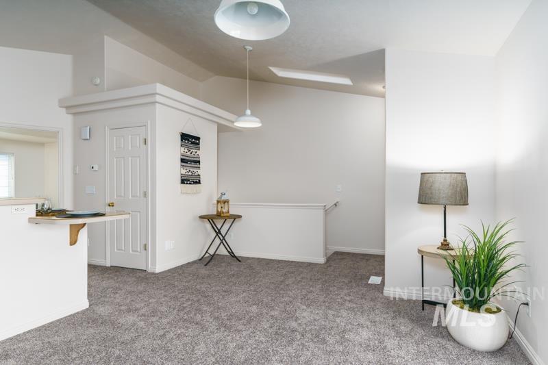 204 LaValle Strada, Pocatello, Idaho 83201, 3 Bedrooms, 2 Bathrooms, Residential Income For Sale, Price $265,000,MLS 98970941